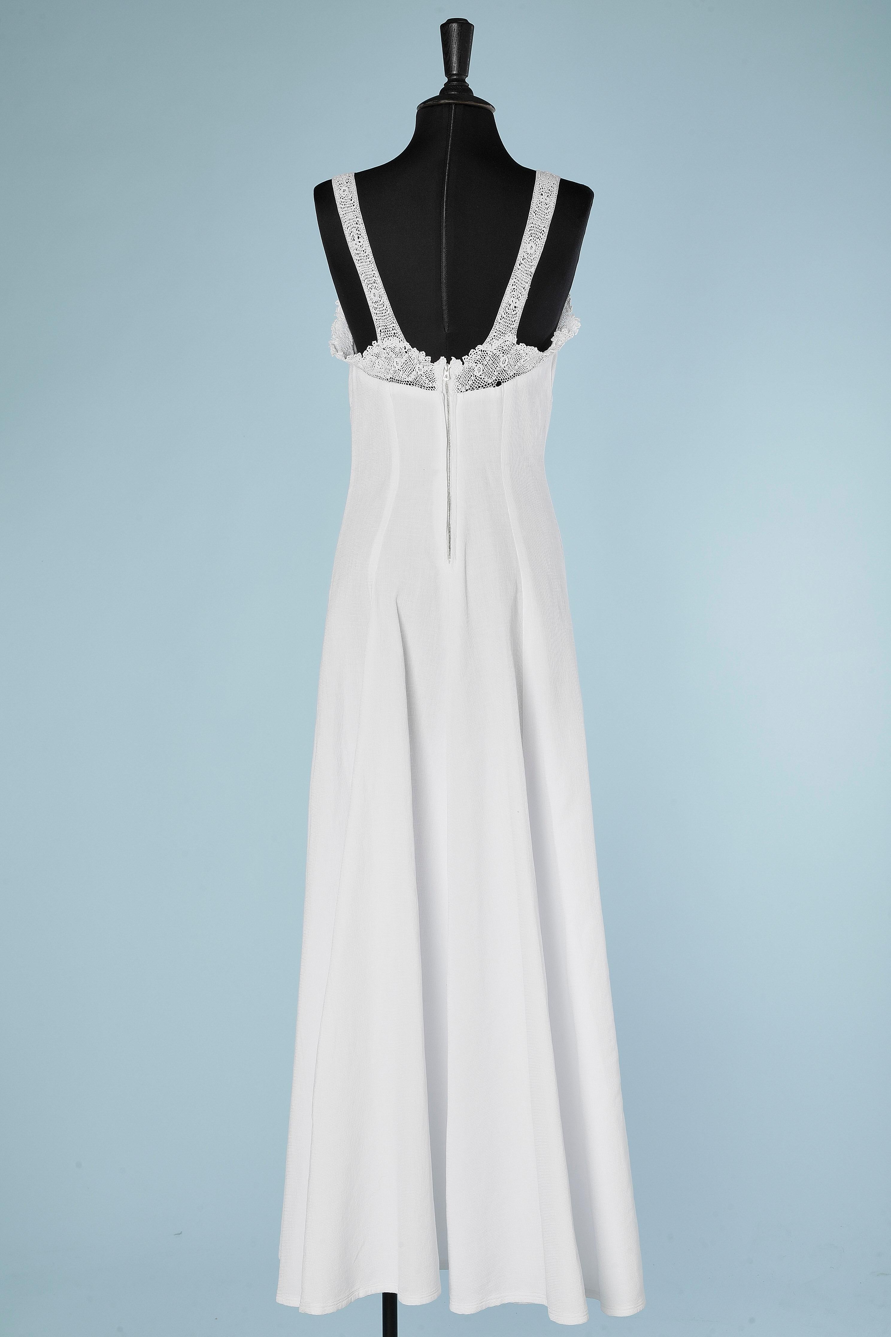 White cotton piqué wedding dress with lace edge and boléro Circa 1930 For Sale 2
