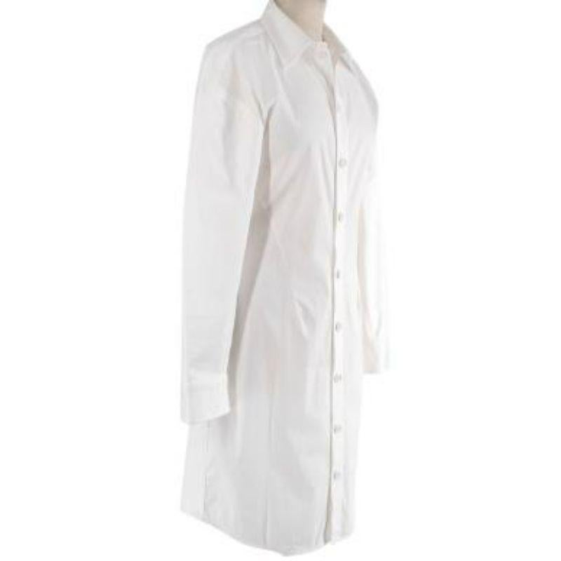 Bottega Veneta White Cotton Poplin Shirt Dress
 
 
 
 - Luxuriously soft cotton. 
 
 - fitted midi cut.
 
 - Button-up 
 
 - Buttoned cuffs. 
 
 
 
 Made in Italy. 
 
 Do not wash or bleach. 
 
 
 
 PLEASE NOTE, THESE ITEMS ARE PRE-OWNED AND MAY