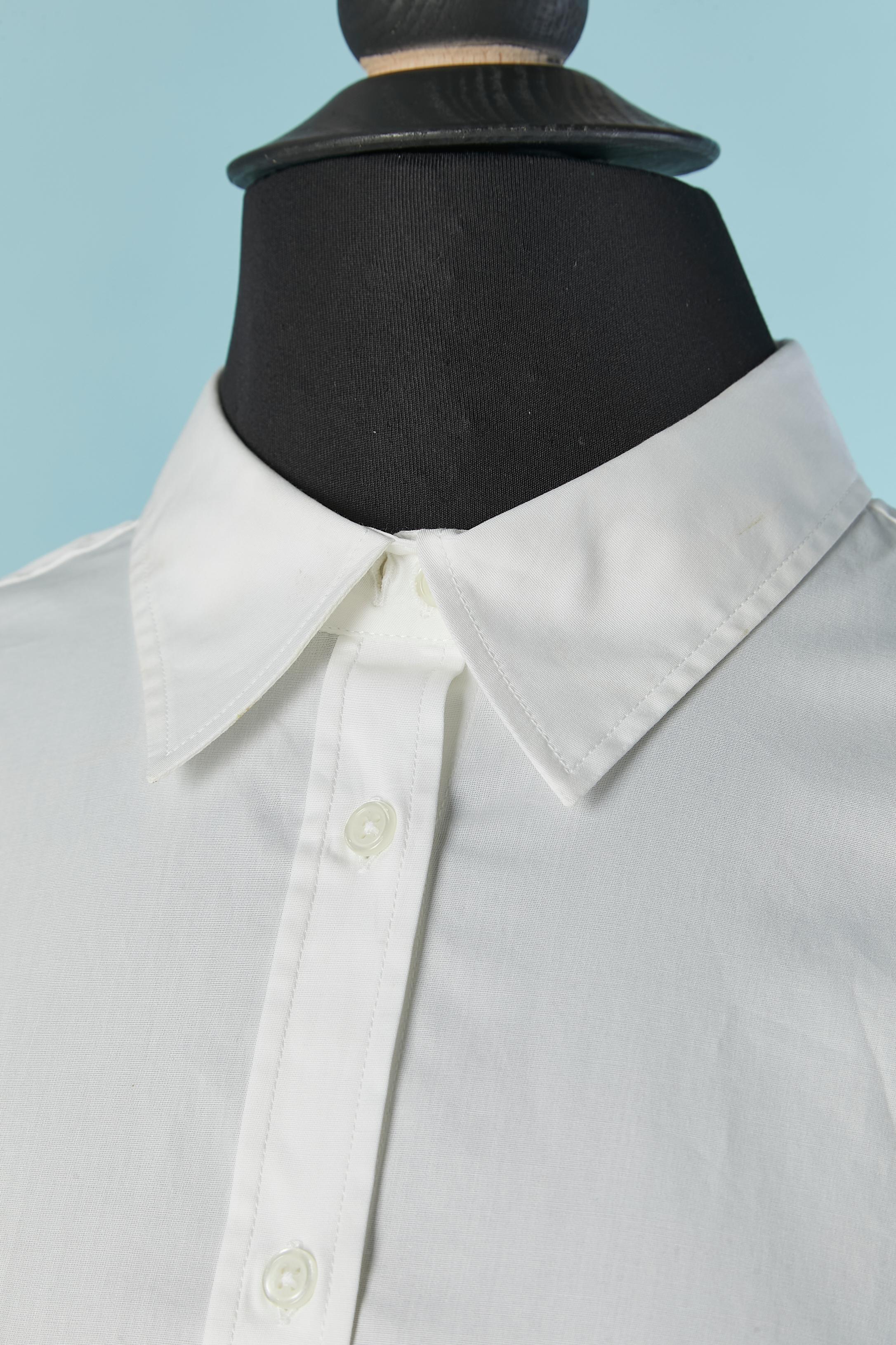White cotton shirt. Fabric composition: 96% cotton, 4% elastane.
NEW WITH TAG. 
SIZE 40 / M 