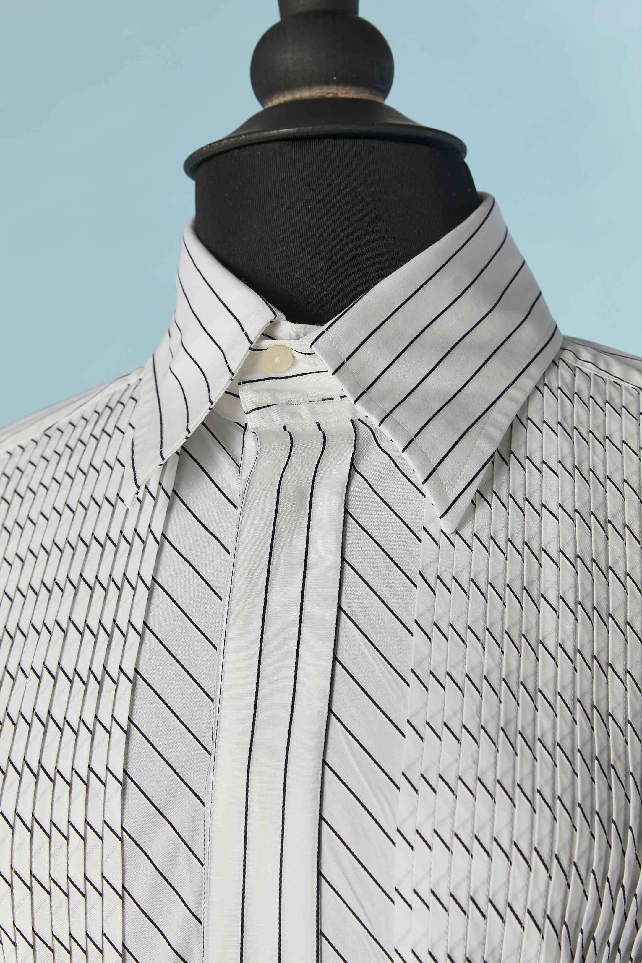 White cotton shirt with black pin-striped. Hidden button placket with branded button. Buttons on cuffs as well. 

SIZE L 