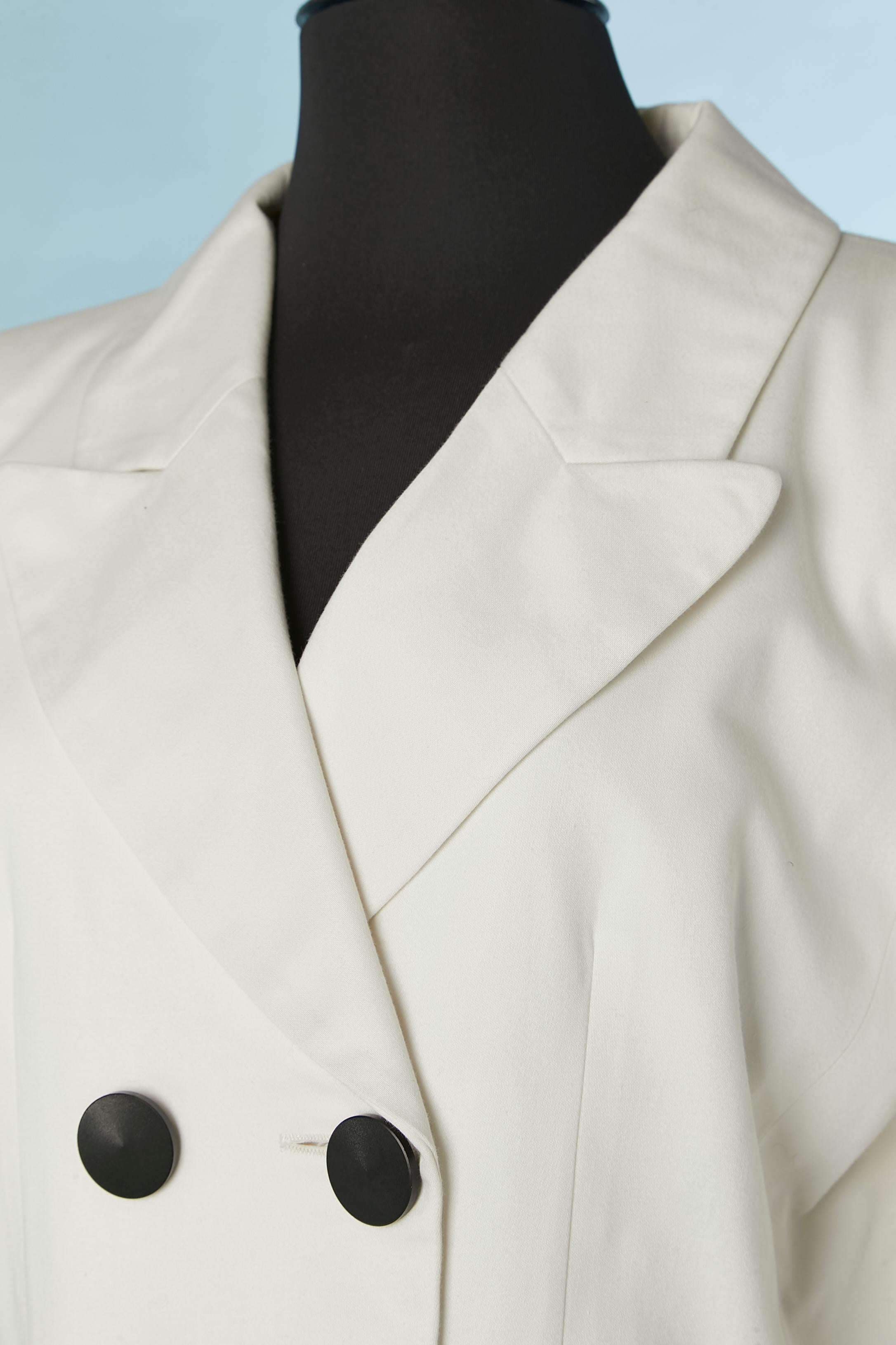 Grigio Tailleur con gonna in cotone bianco e bottoni neri Yves Saint Laurent Rive Gauche in vendita