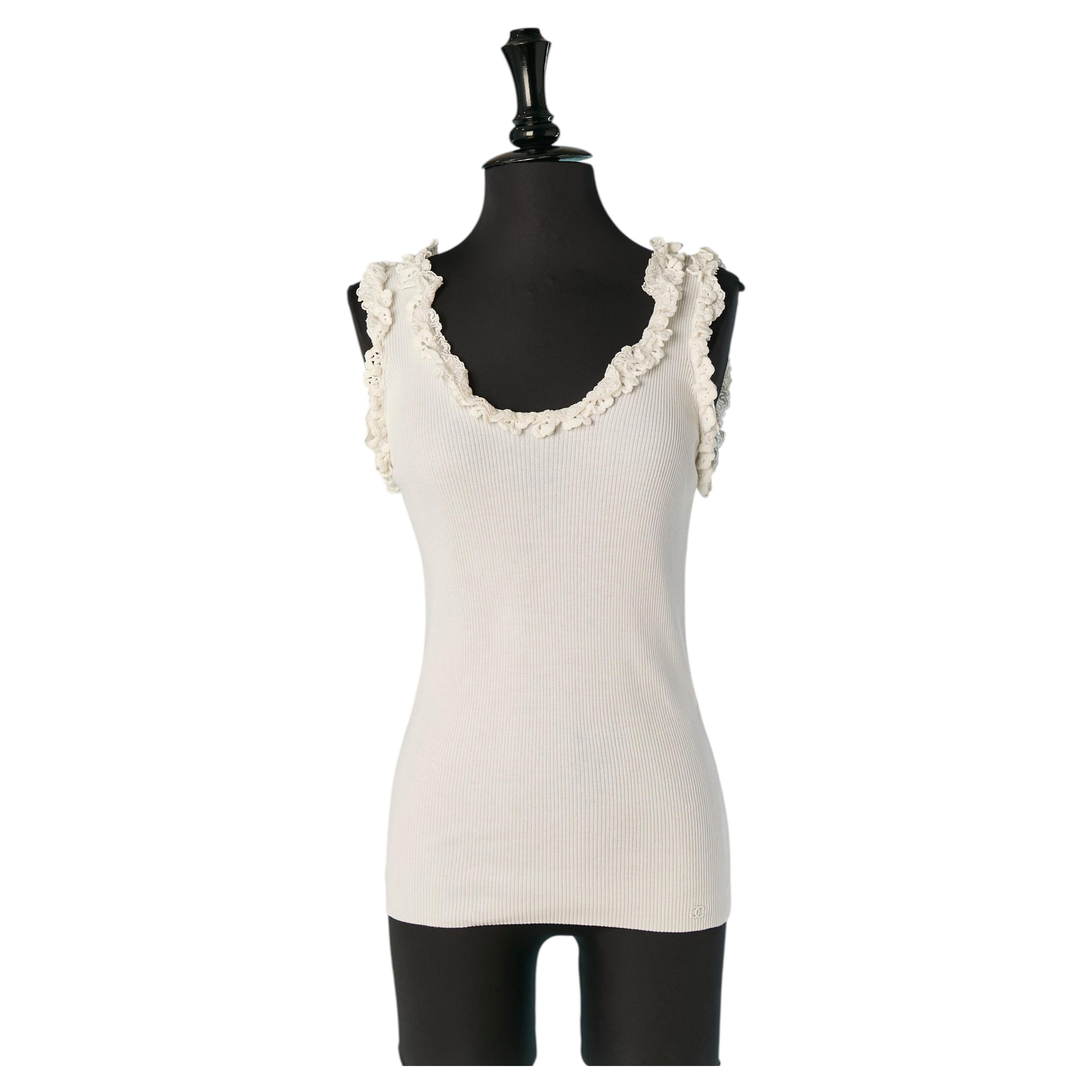 Camiseta sin mangas de algodón blanco con encaje y ribete de ganchillo de CHANEL