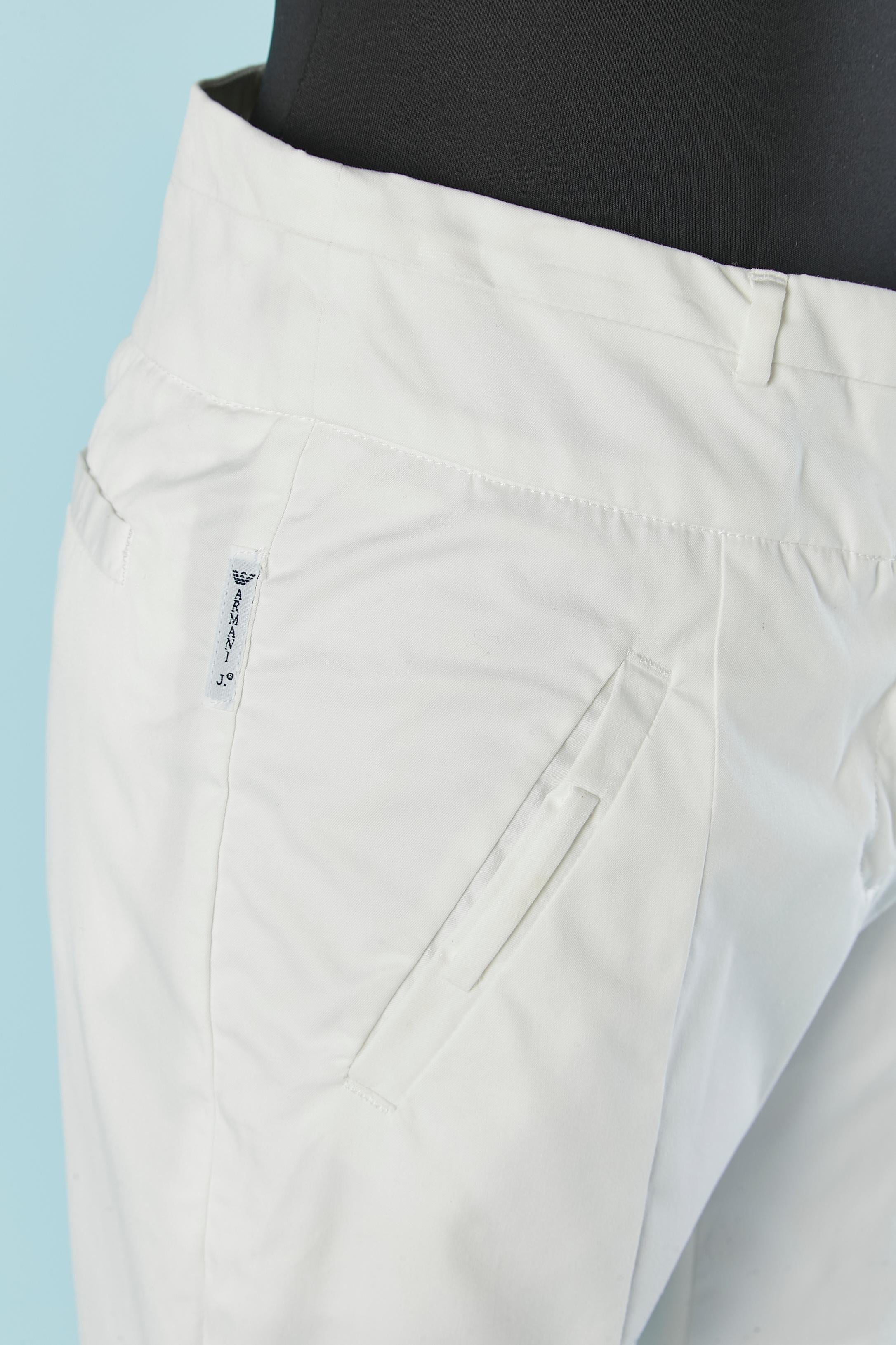 White cotton trouser. Main fabric composition: 67% cotton, 25% polyester, 4% elastane. Pocket on both side + one on the back. Zip and hook&eye closure on the  top middle front. Belt-loop and one on the right pocket. 
SIZE 38 (Fr) 26 (US) M 