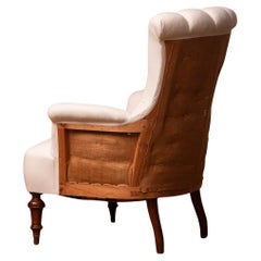Chaise victorienne en coton blanc à dossier à volutes touffeté "In Deconstructed Manner".