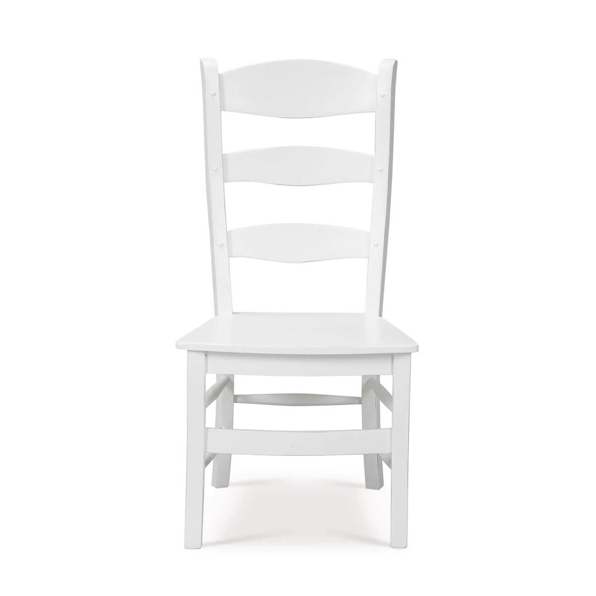 Caratterizzata da un classico design con schienale a scaletta e dalla caratteristica struttura a pioli, questa sedia presenta un fascino artigianale che valorizza qualsiasi spazio da pranzo. Rifinito con una vernice bianca architettonica leggermente