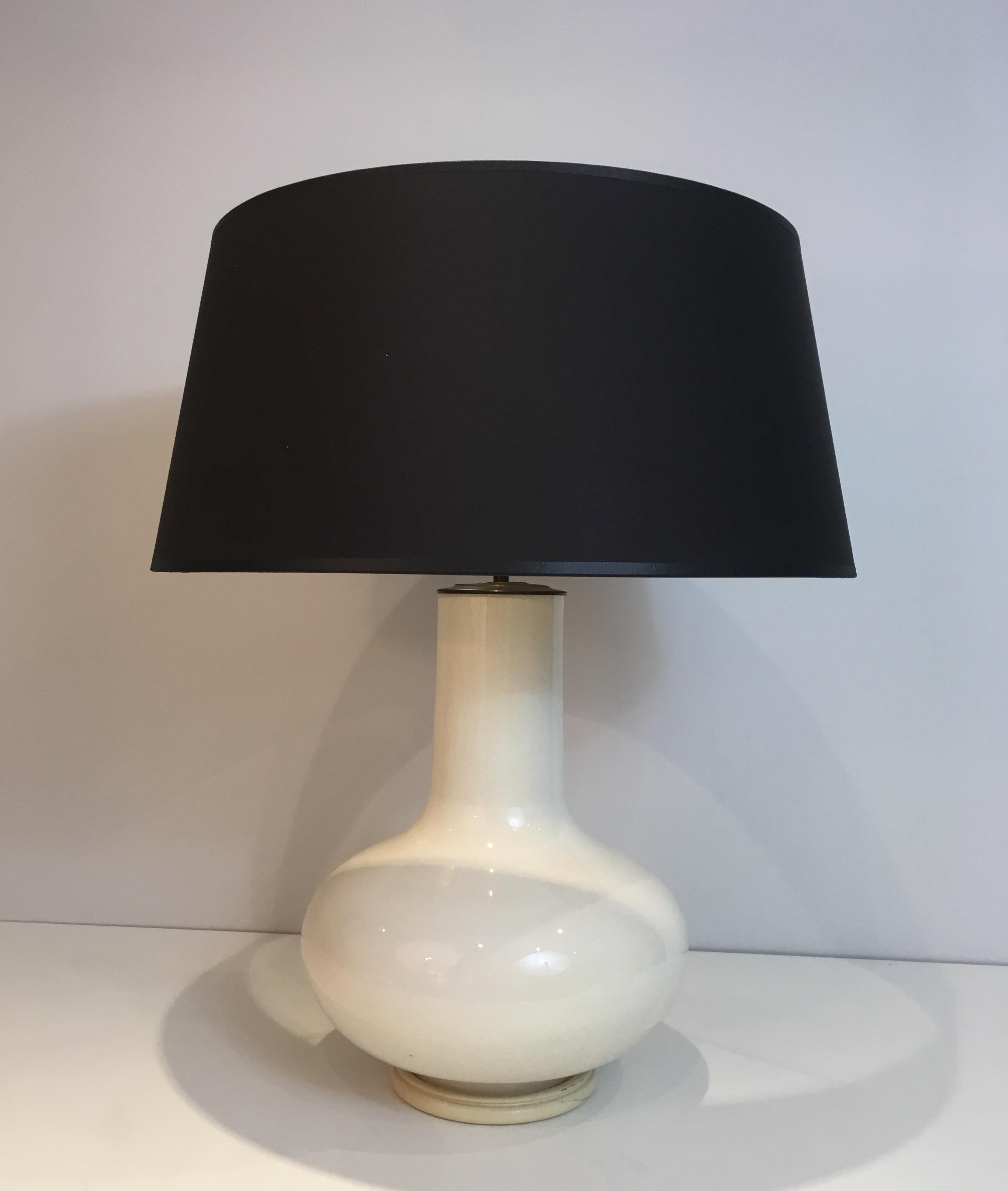 White Crackled Ceramic Table Lamp with Black Shade Gilt Inside French circa 1970 In Good Condition In Marcq-en-Barœul, Hauts-de-France