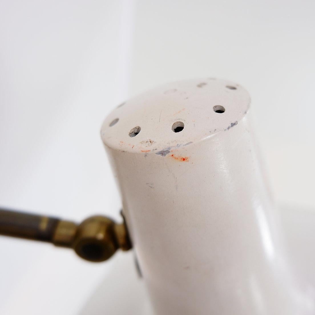 White Cream Articulating Arm Sconce in the style Giuseppe Ostuni - 1950s For Sale 7