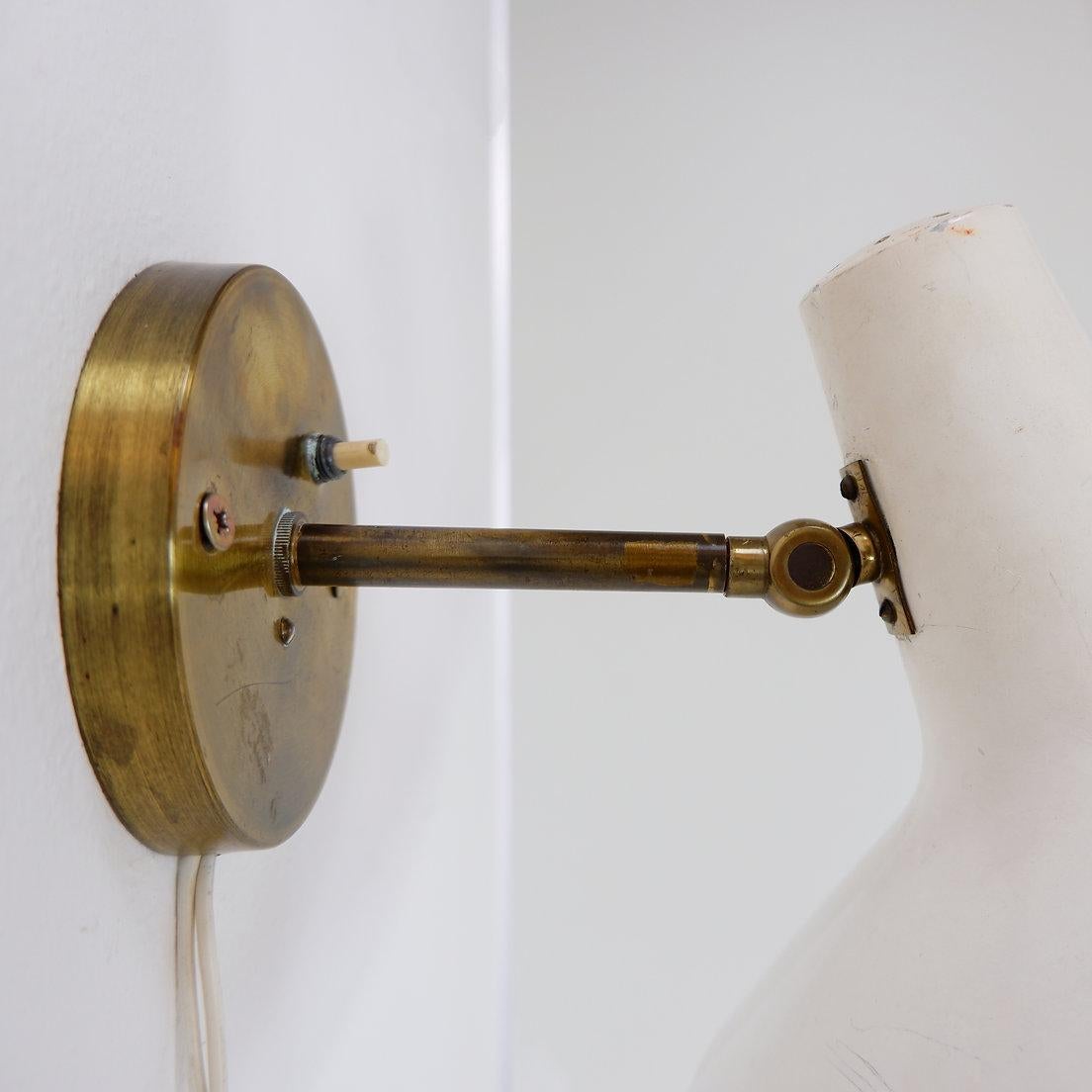White Cream Articulating Arm Sconce in the style Giuseppe Ostuni - 1950s For Sale 9