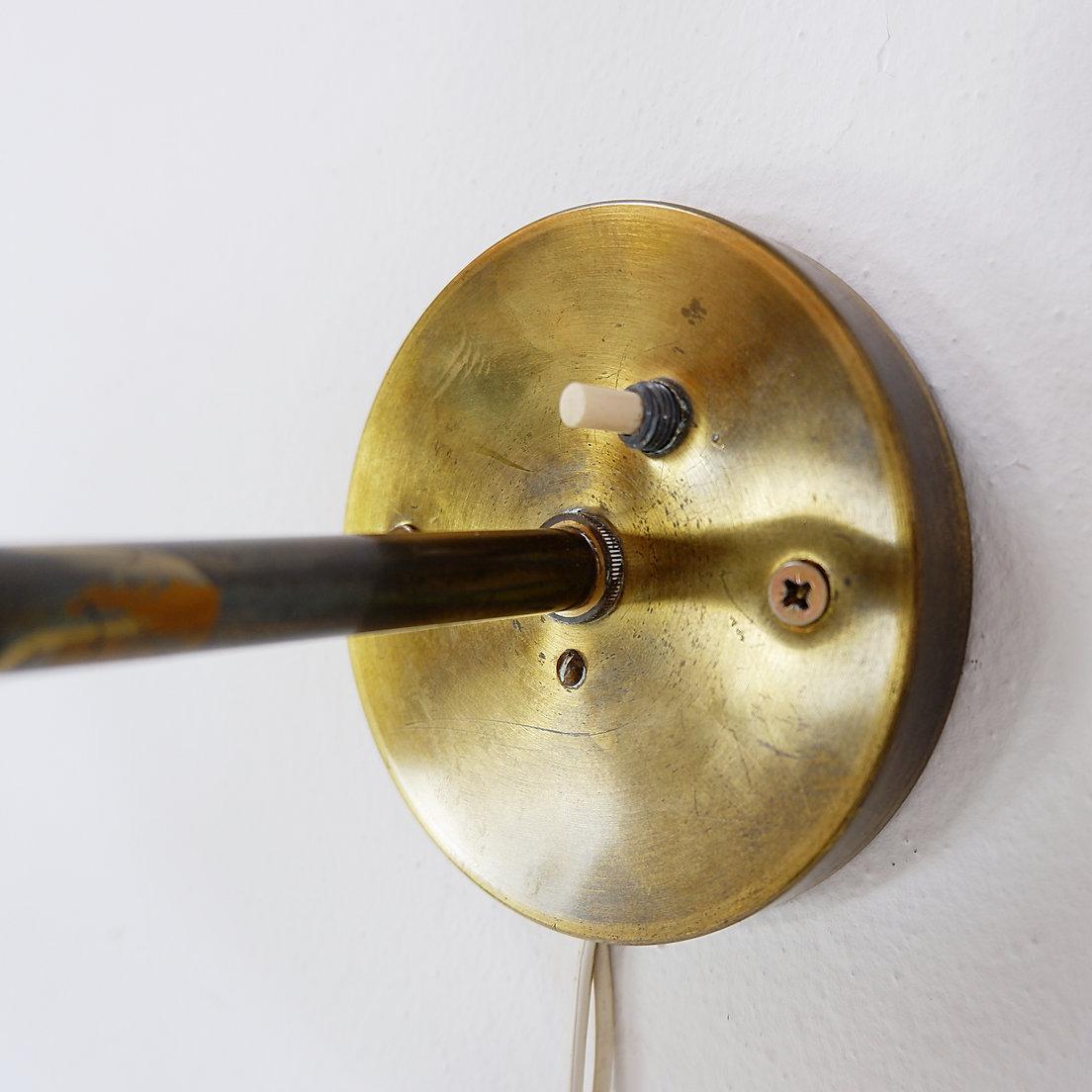 20th Century White Cream Articulating Arm Sconce in the style Giuseppe Ostuni - 1950s For Sale