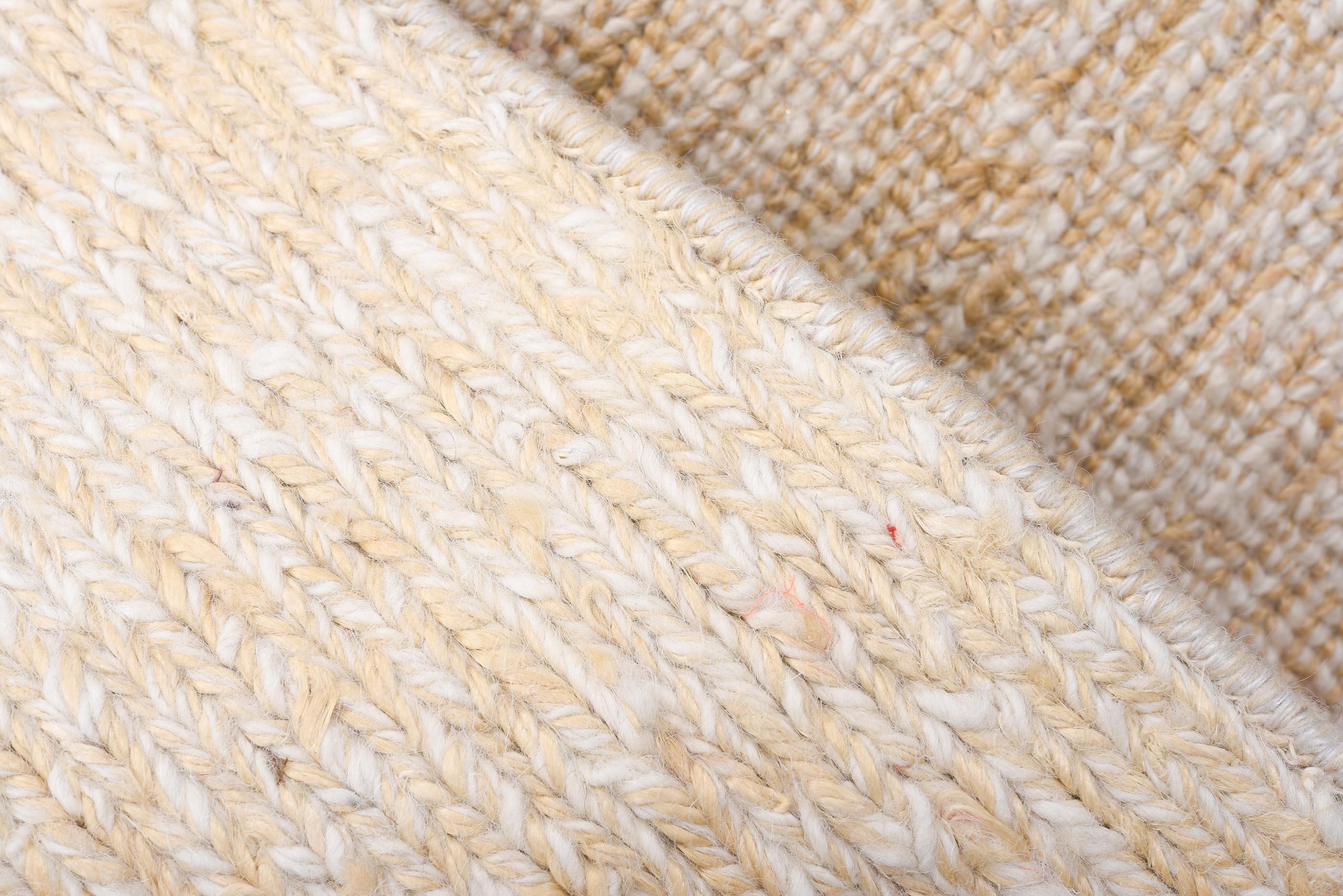 White Cream Kilim In Good Condition For Sale In New York, NY