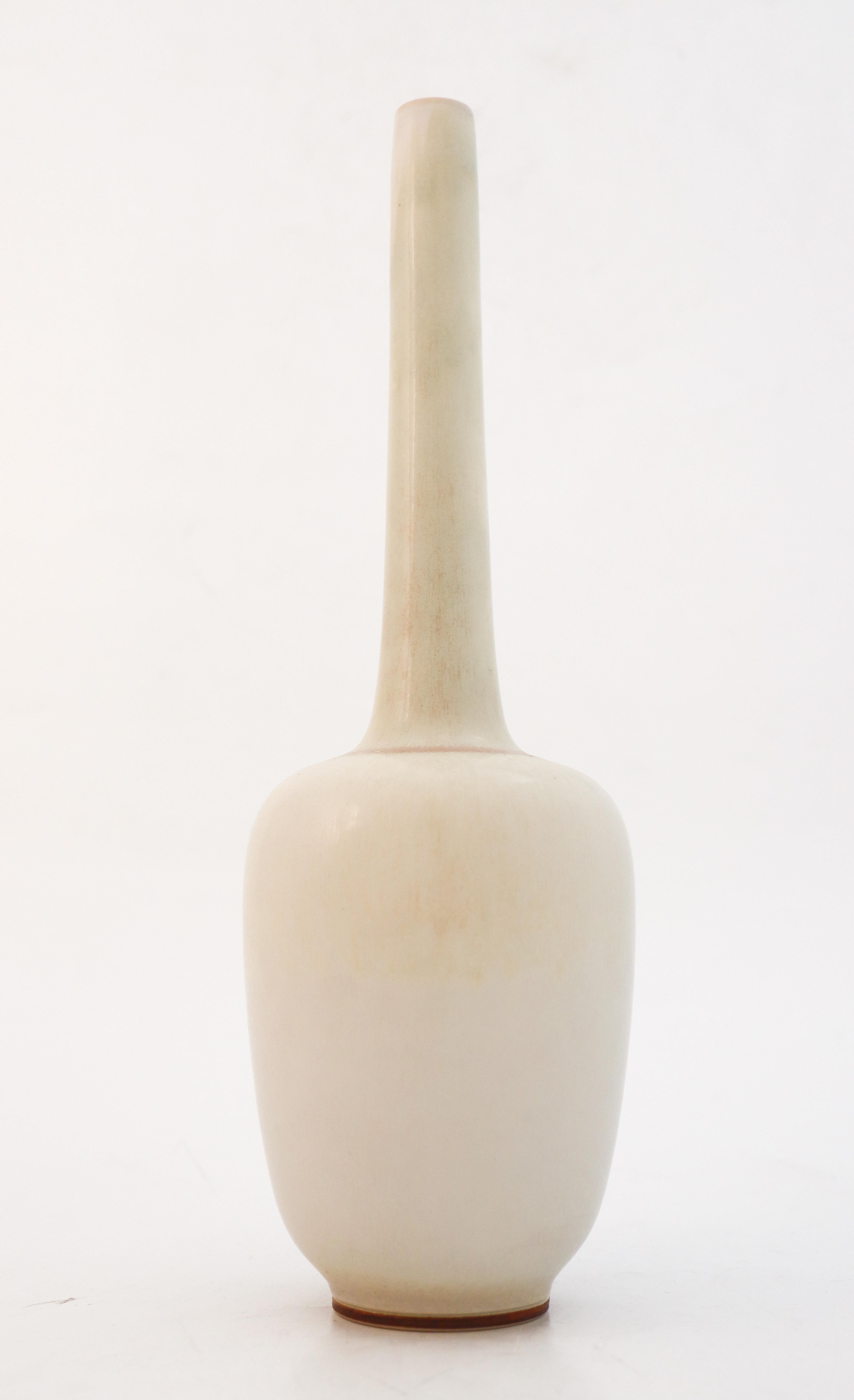 White /Creme Stoneware Vase, Berndt Friberg, Gustavsberg 1