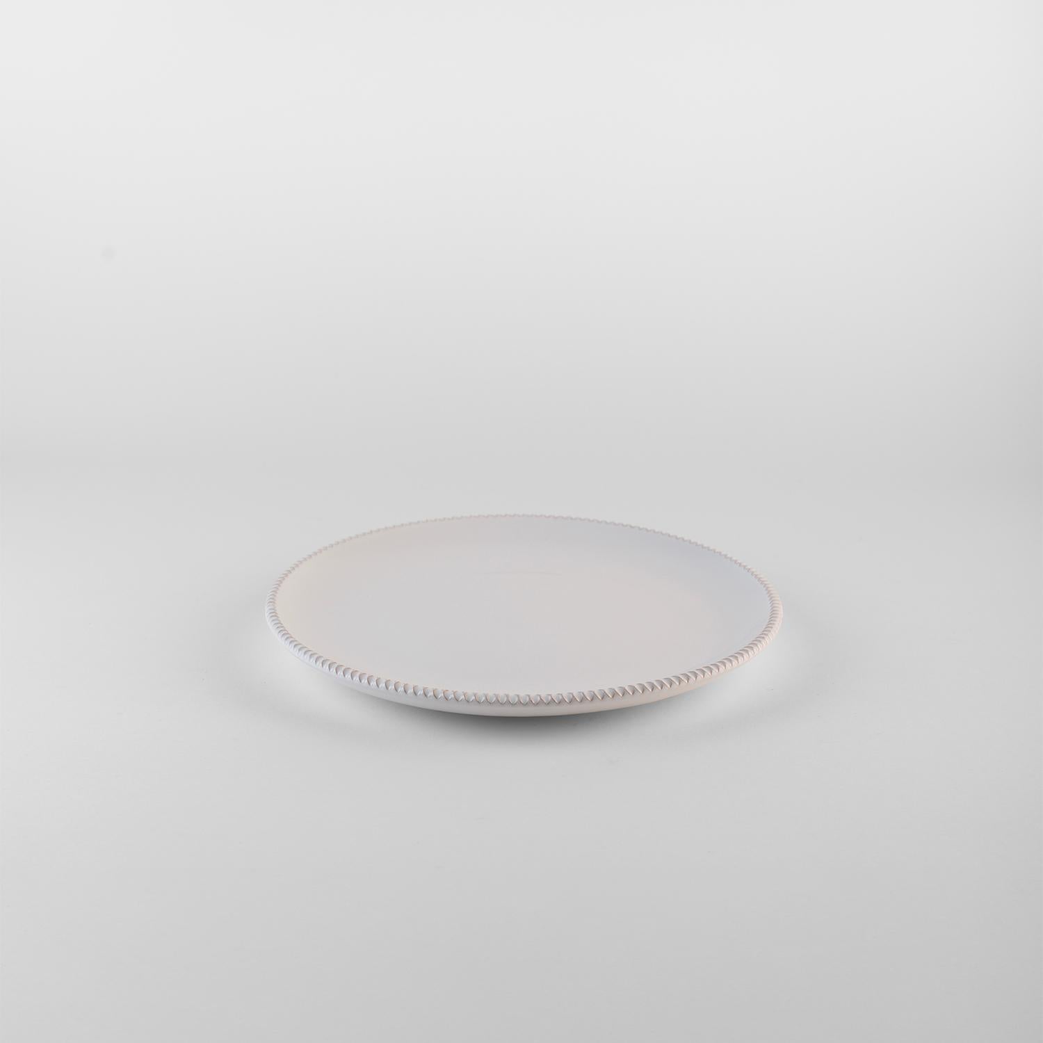 Platos blancos almenados: Sopa, soporte, plato auxiliar para 4. Hecho a mano en Italia 2024 en Nuevo estado para la venta en San Miniato PI, IT