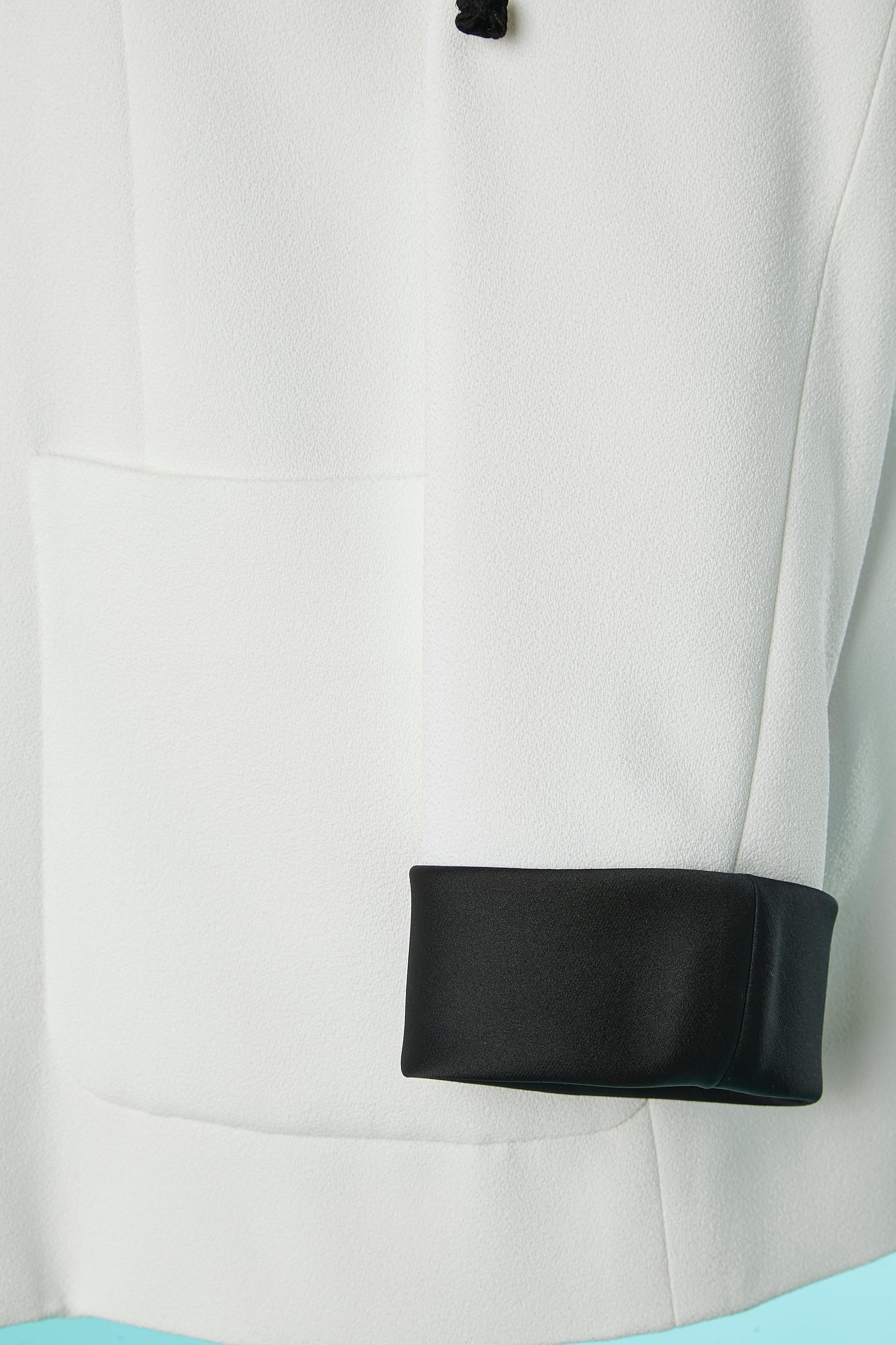 White crepe tuxedo jacket with black satin collar CHANEL New with tag  In New Condition For Sale In Saint-Ouen-Sur-Seine, FR