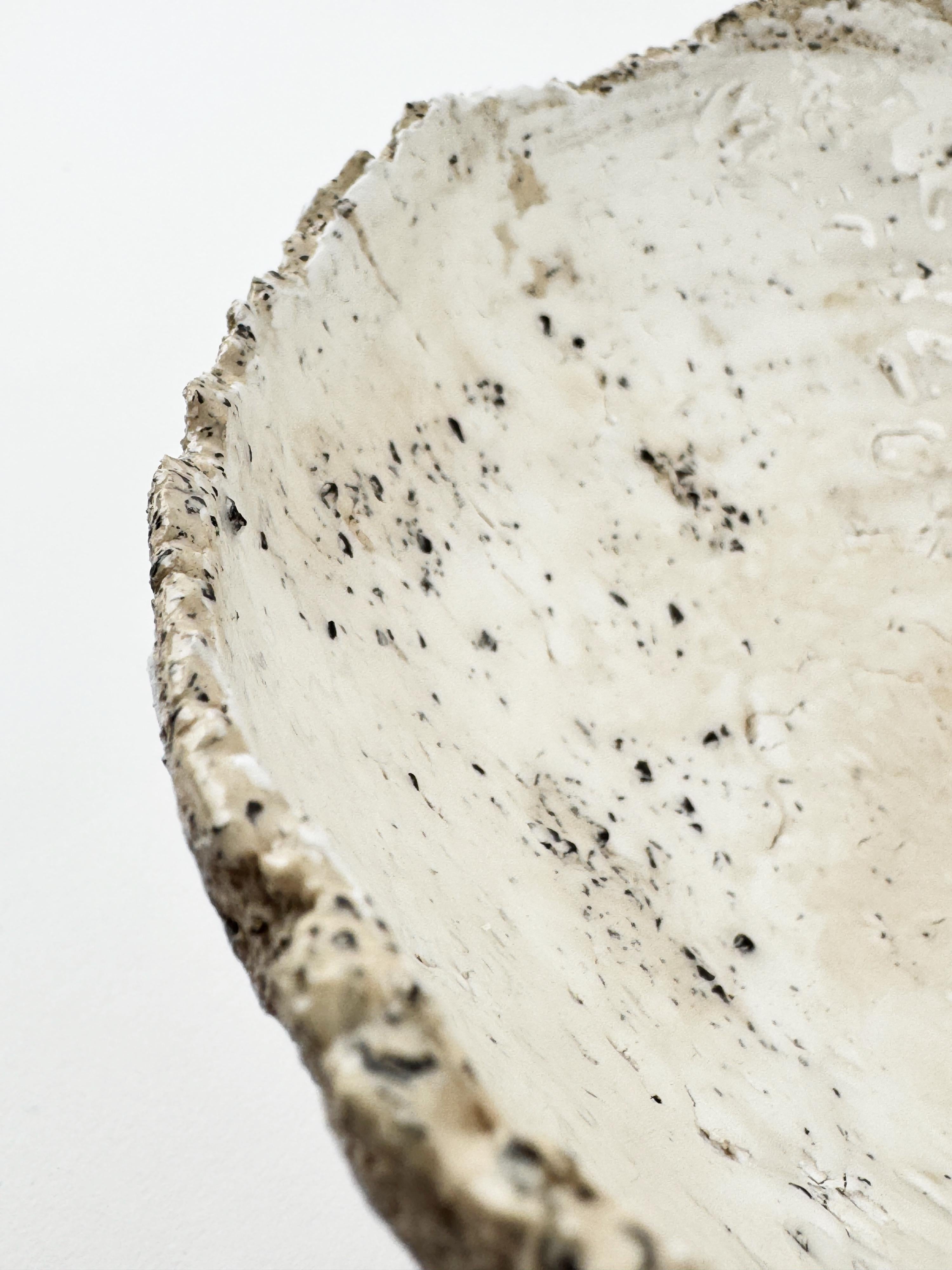 Cuenco de cerámica orgánica - Pieza Wabi-Sabi de textura terrosa hecha a mano Minimalista en venta