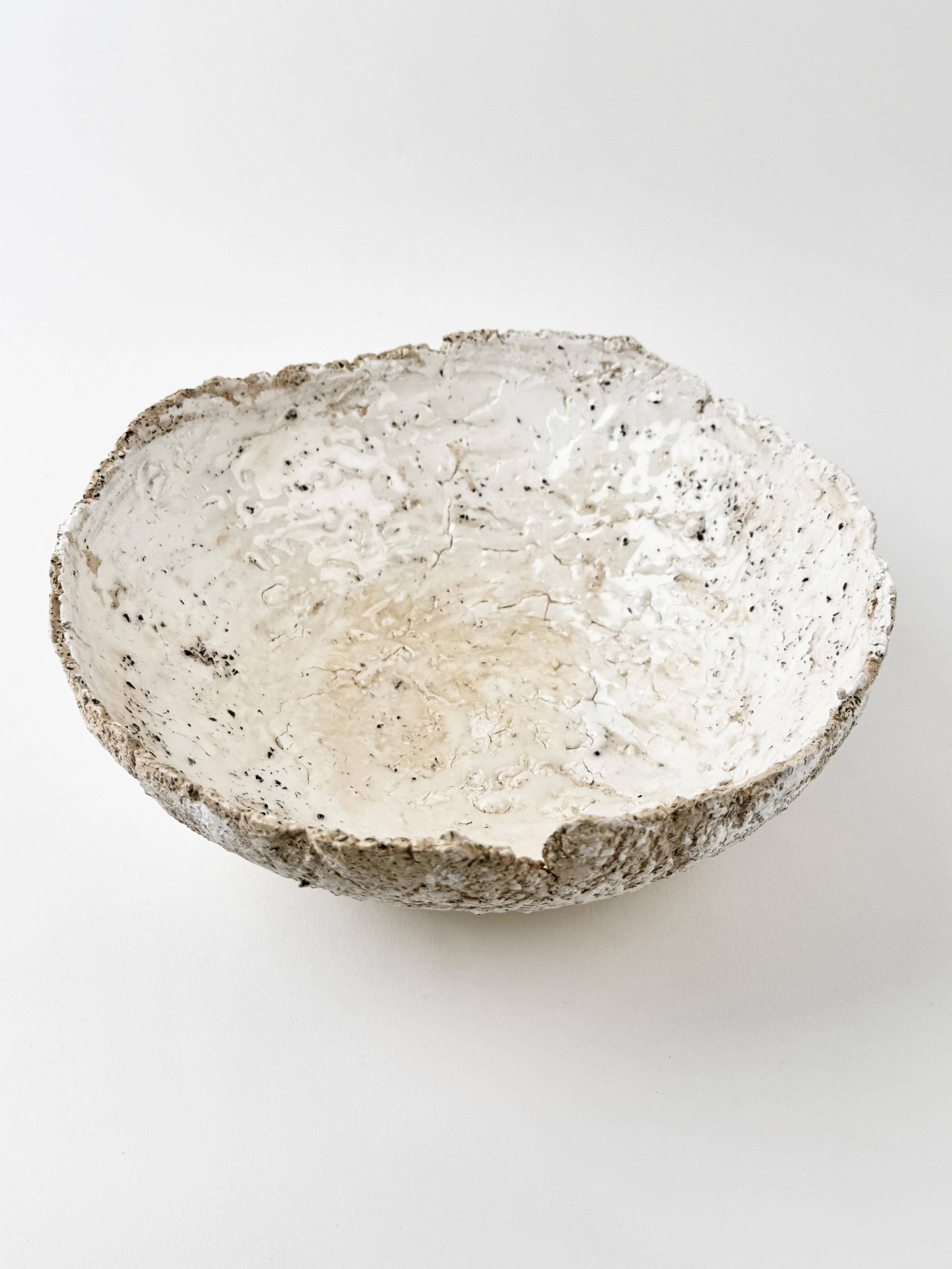 Cuenco de cerámica orgánica - Pieza Wabi-Sabi de textura terrosa hecha a mano Hecho a mano en venta
