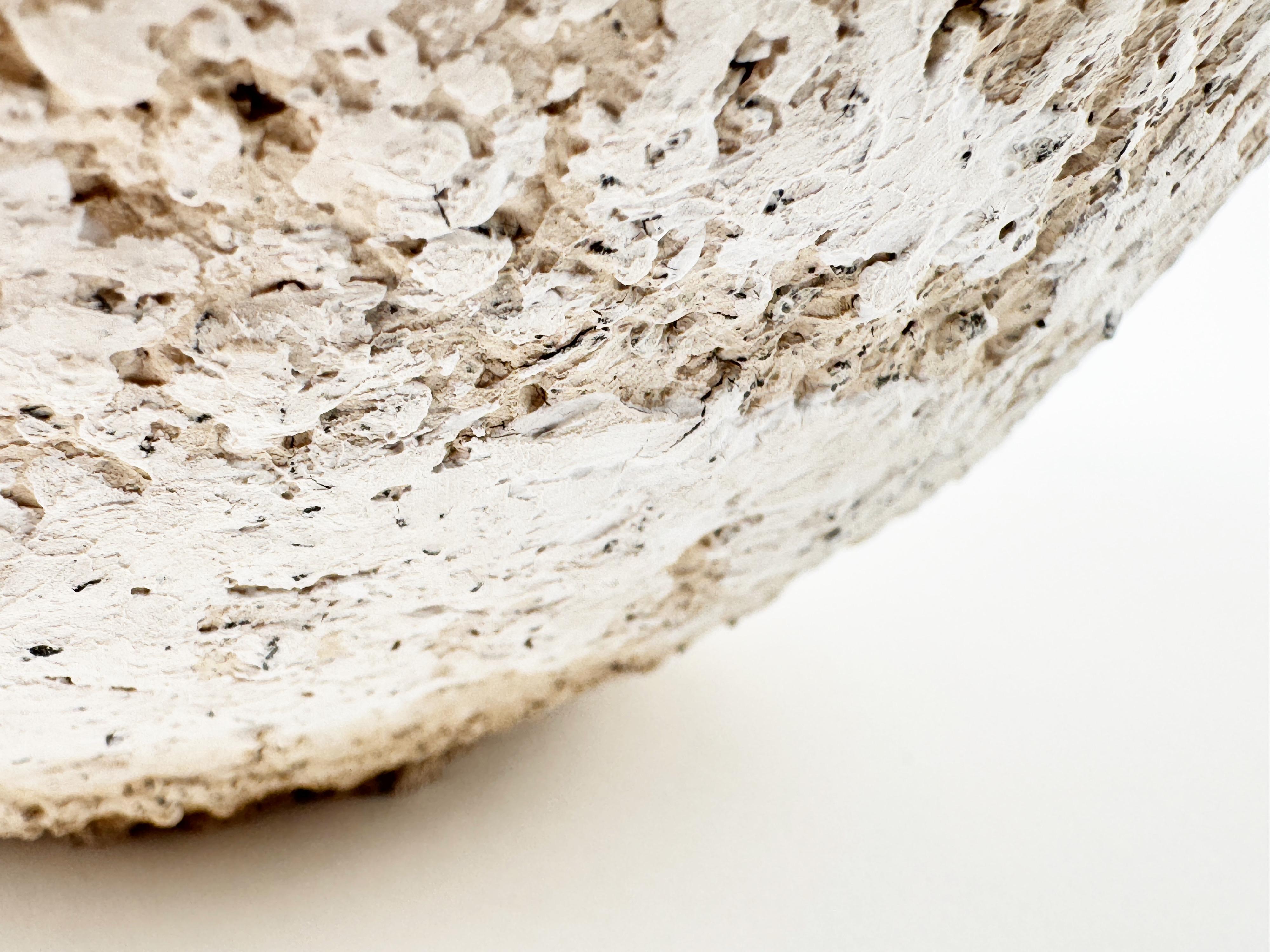 Cuenco de cerámica orgánica - Pieza Wabi-Sabi de textura terrosa hecha a mano en Nuevo estado para la venta en Joniskio rajonas, LT