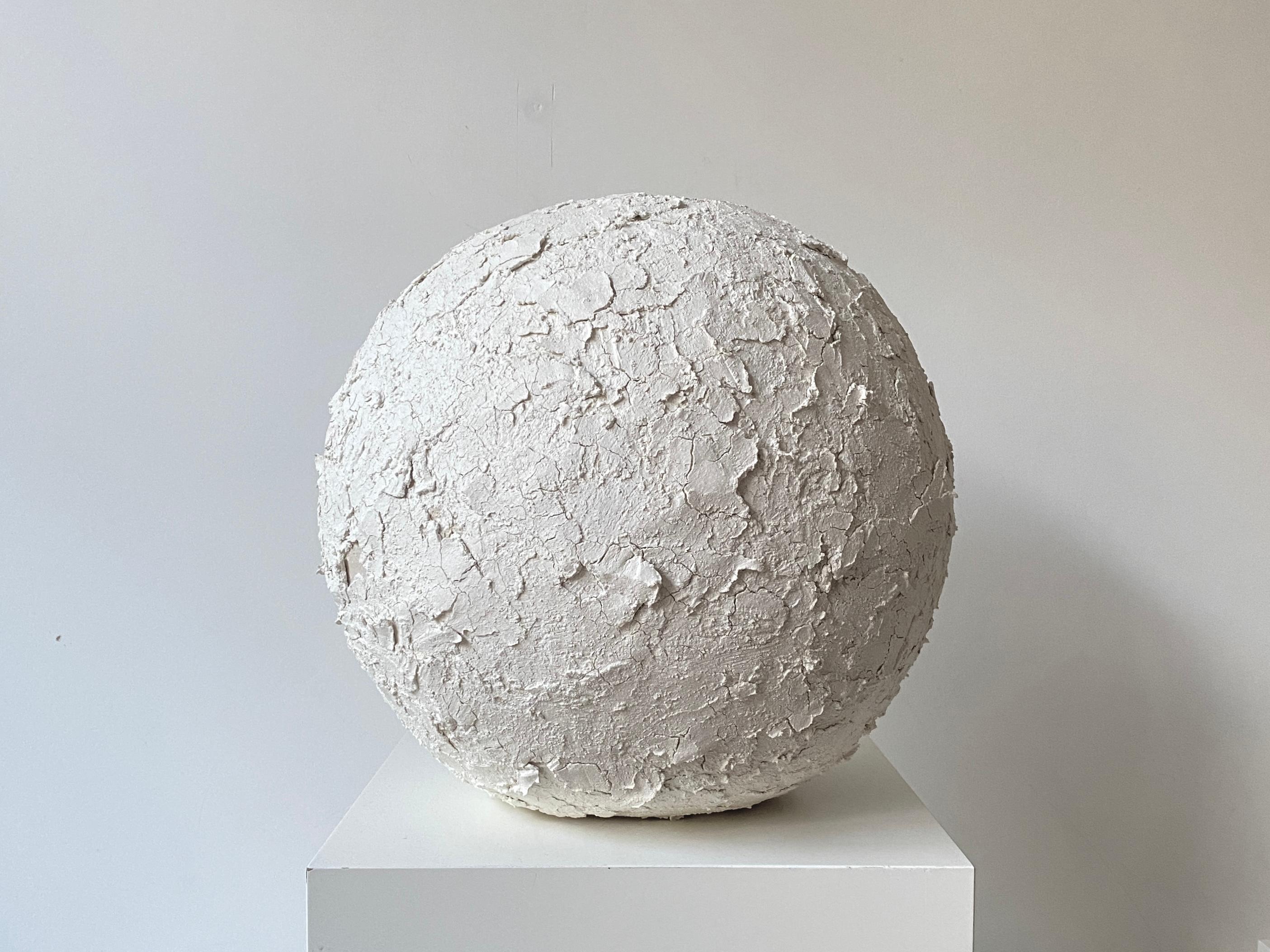 White Crust Sphere by Laura Pasquino
One of a kind
Dimensions: Ø 35 x H 35 cm
Materials: stoneware, porcelain
Finishing: textured porcelain

Laura Pasquino
Incorporating references from ancient Korean ceramics as well as principles of