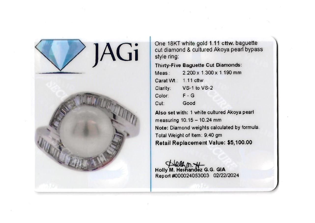 Weißer Akoya-Zuchtperlen- und Baguette-Diamant-Halo-Ring aus 18 Karat Weißgold im Angebot 4