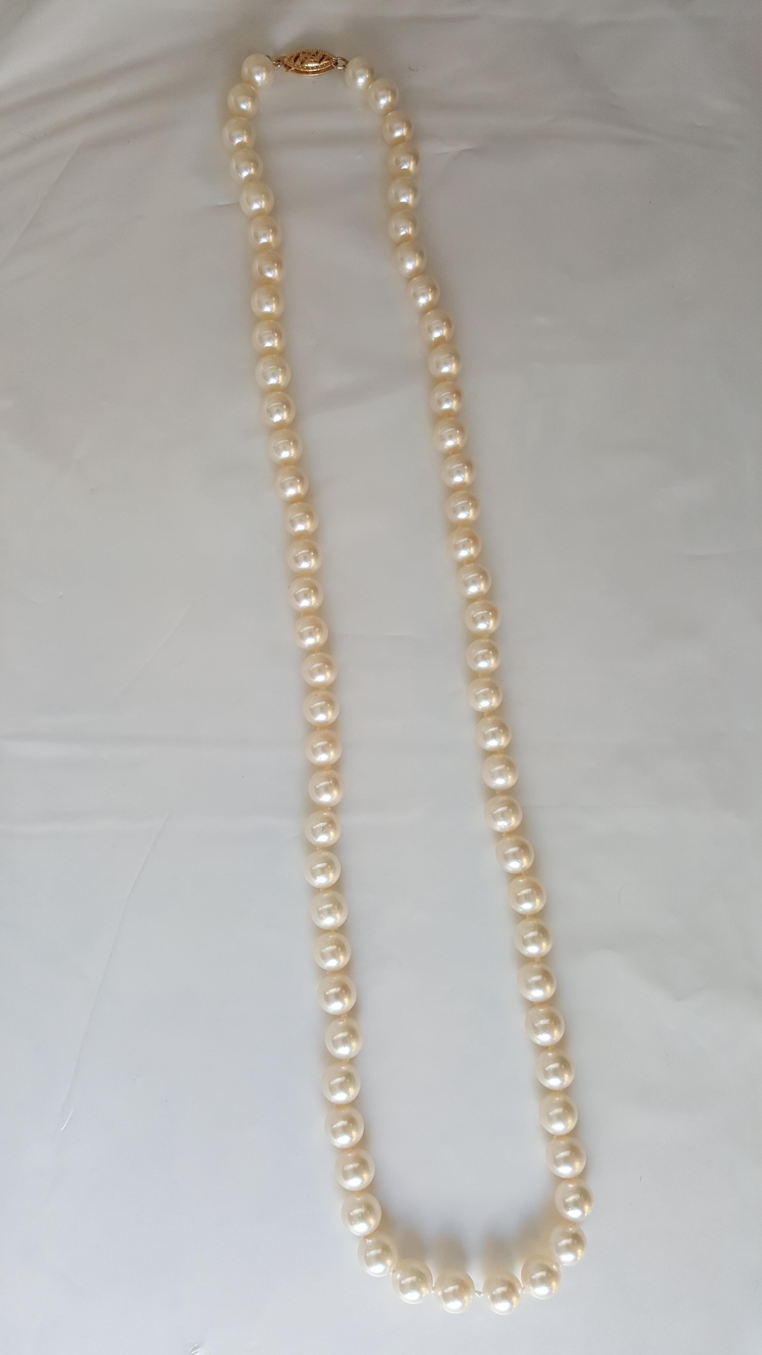 White Cultured Pearl Strand 6.8 mm 20 Inches 14kt Yellow Gold Clasp.
The pearls are in good condition, only one chipped pearl which is a pearl next to the clasp so it wouldn't be seen. The pearls have a very good luster and are freshly restrung. 