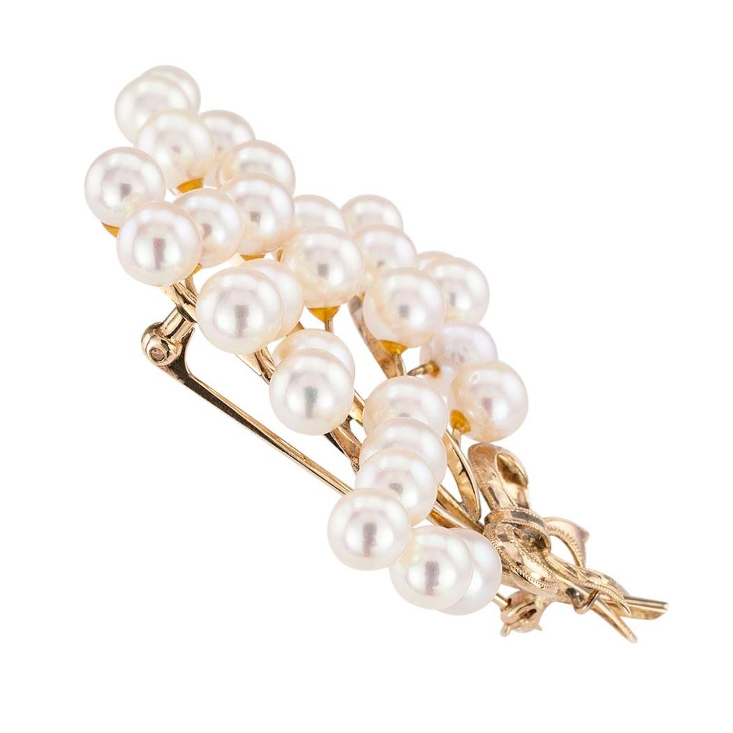 White Cultured Pearl Yellow Gold Spray Brooch In Good Condition In Los Angeles, CA