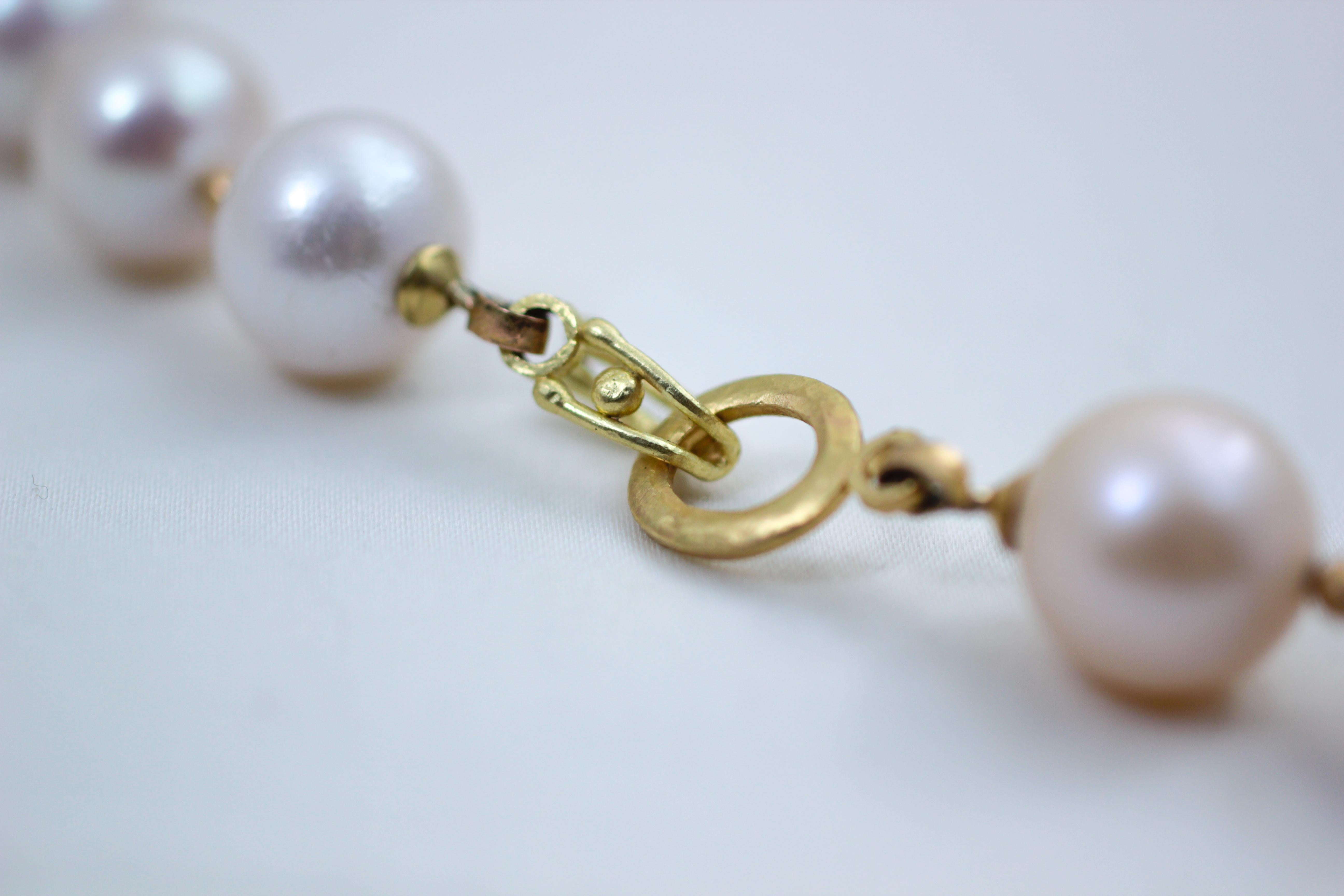 Weiße Zuchtperlen 18K Gold Perlen Choker Halskette im Angebot 1