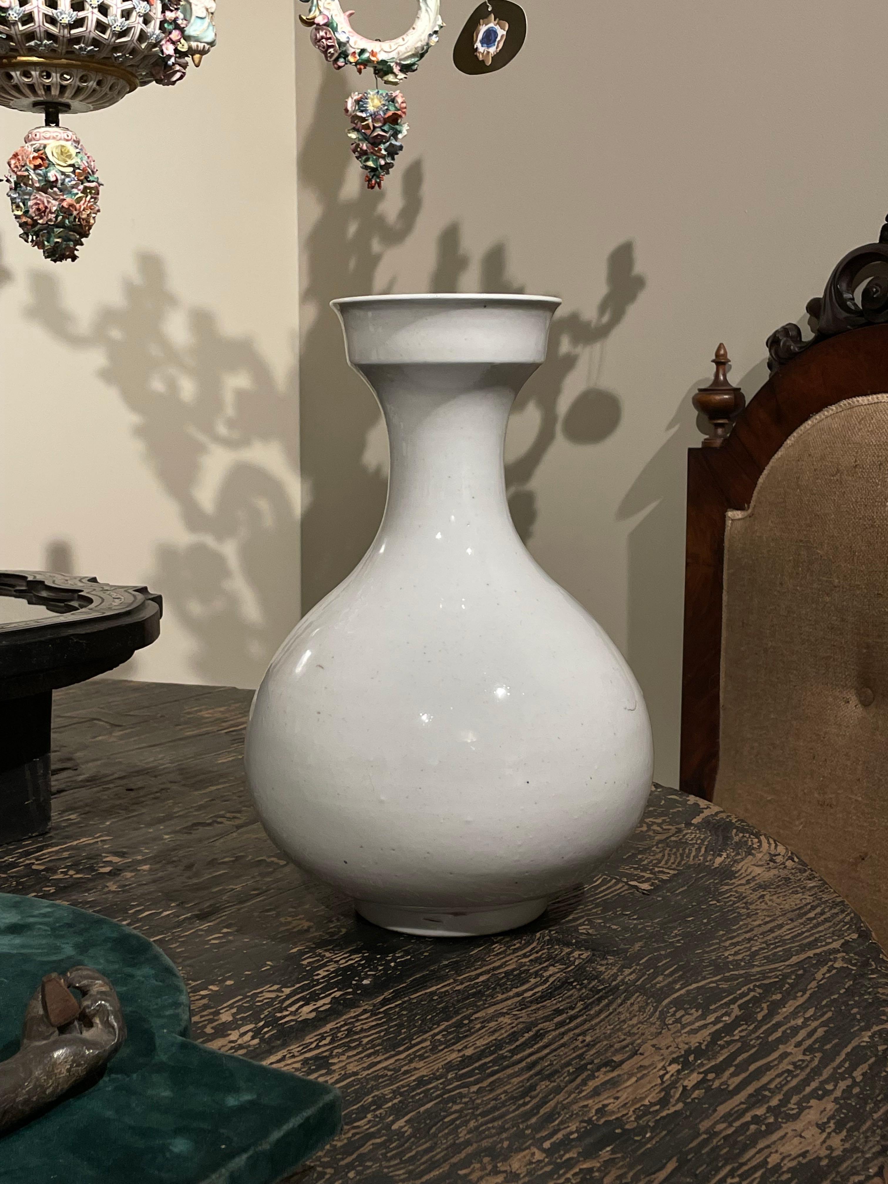 Ceramic White Cup Shape Top Shape Vase, China, Contemporary