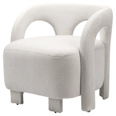 Fauteuil tapissé blanc et courbé inspiré de l'architecture de l'Égypte