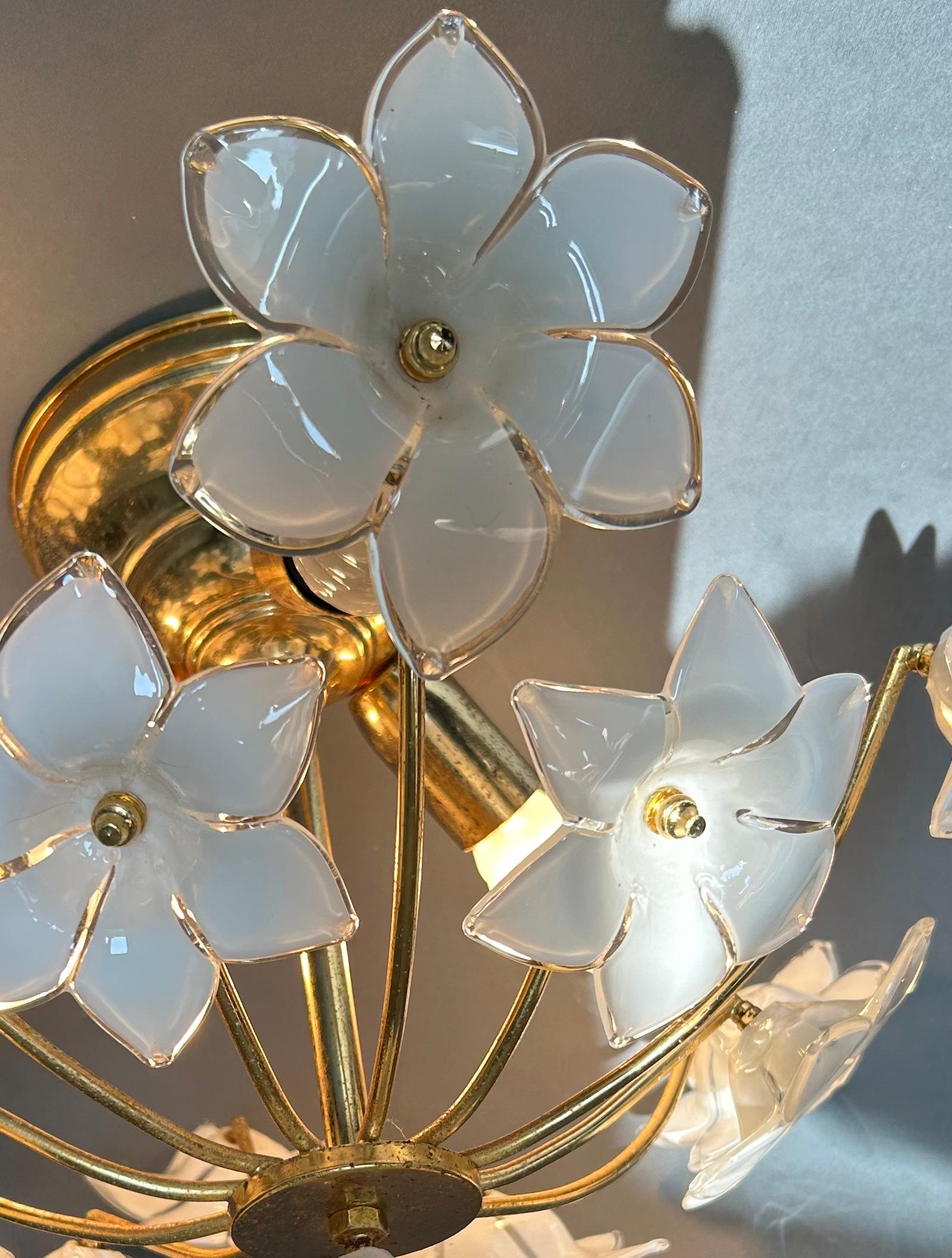 White Daisies, Murano Ceiling Light, 1980's In Good Condition For Sale In Budapest, HU