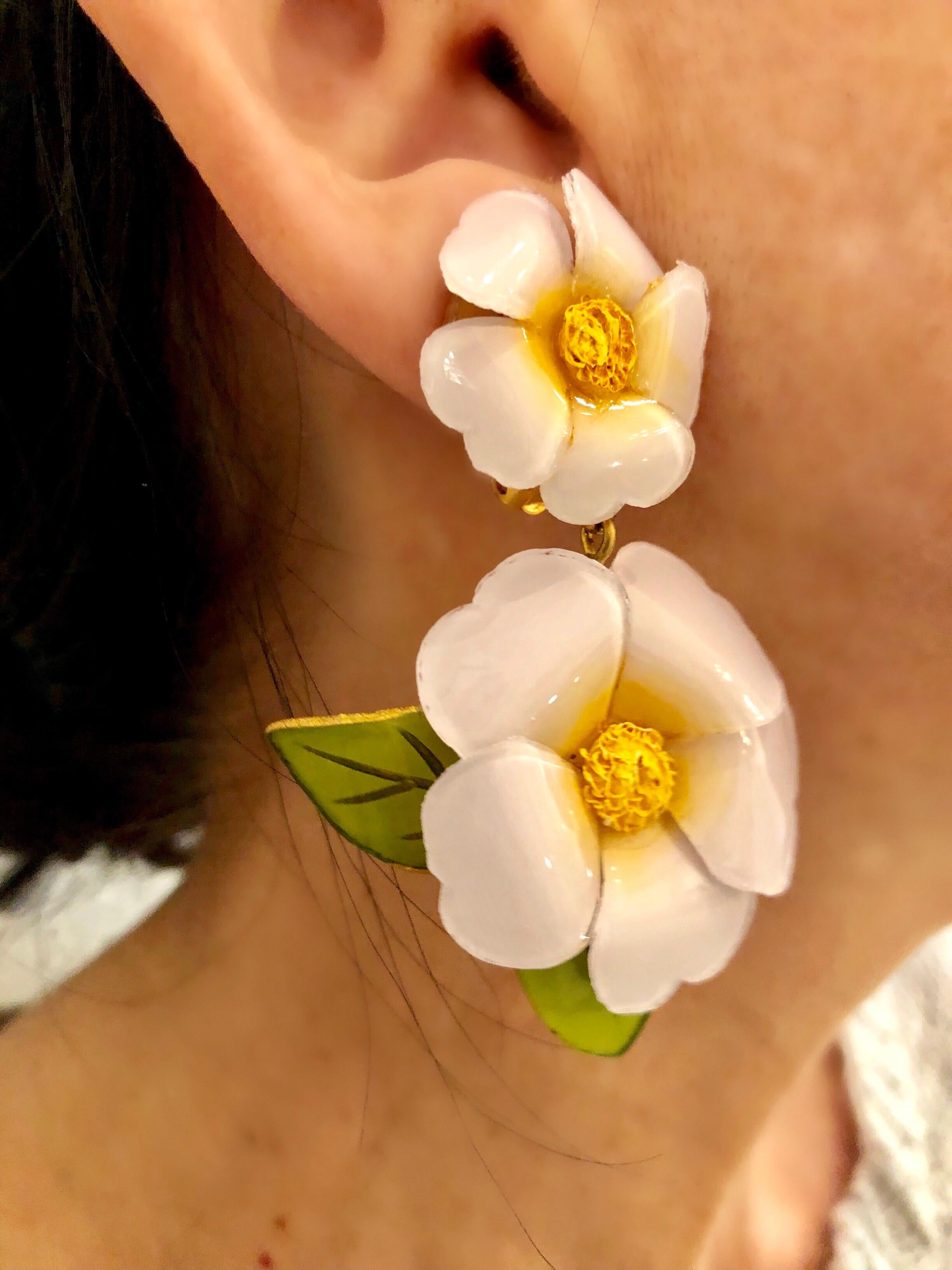 Women's Contemporary Artisan White Daisy Flower Statement Earrings 