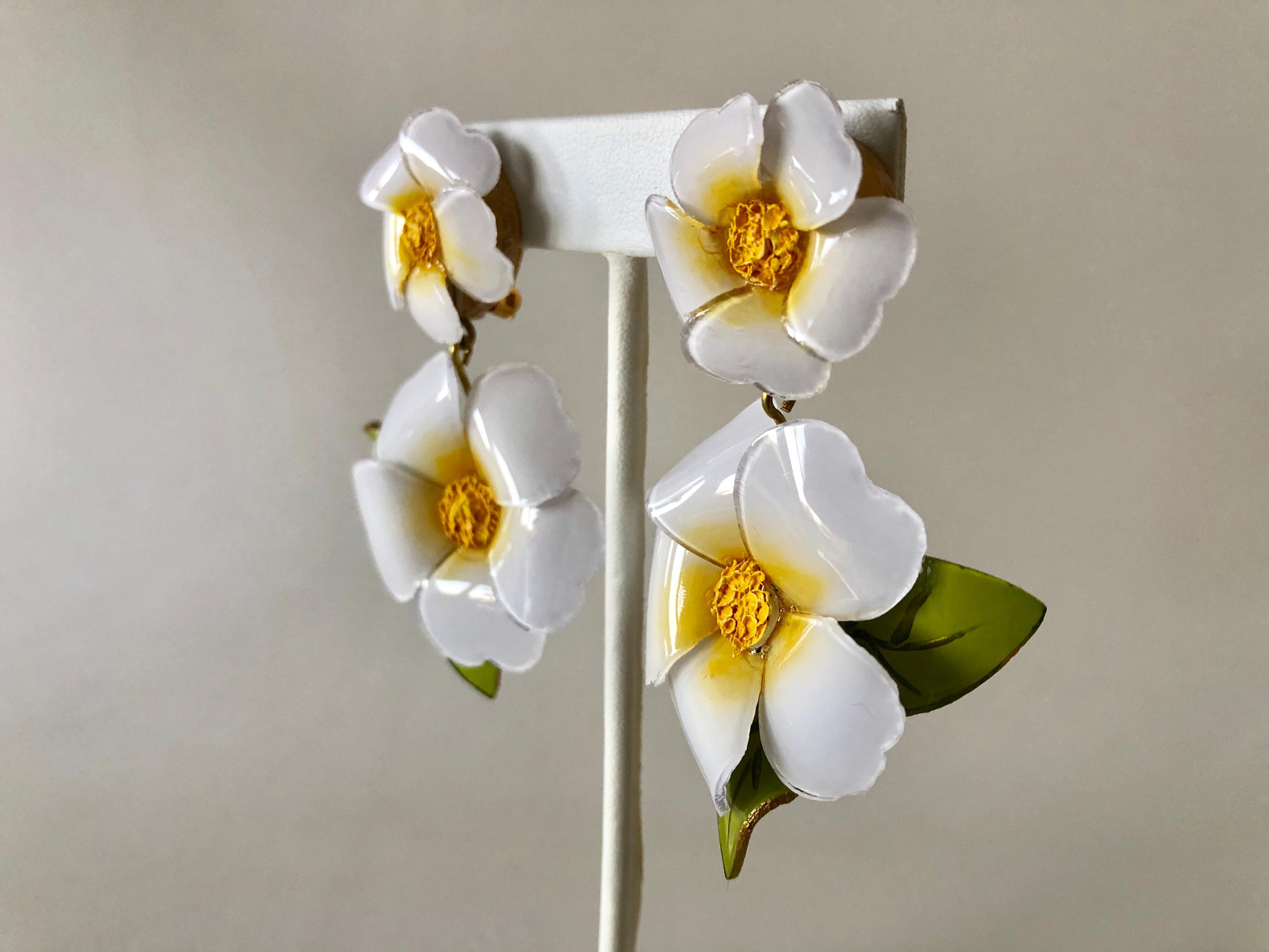 Contemporary Artisan White Daisy Flower Statement Earrings  3