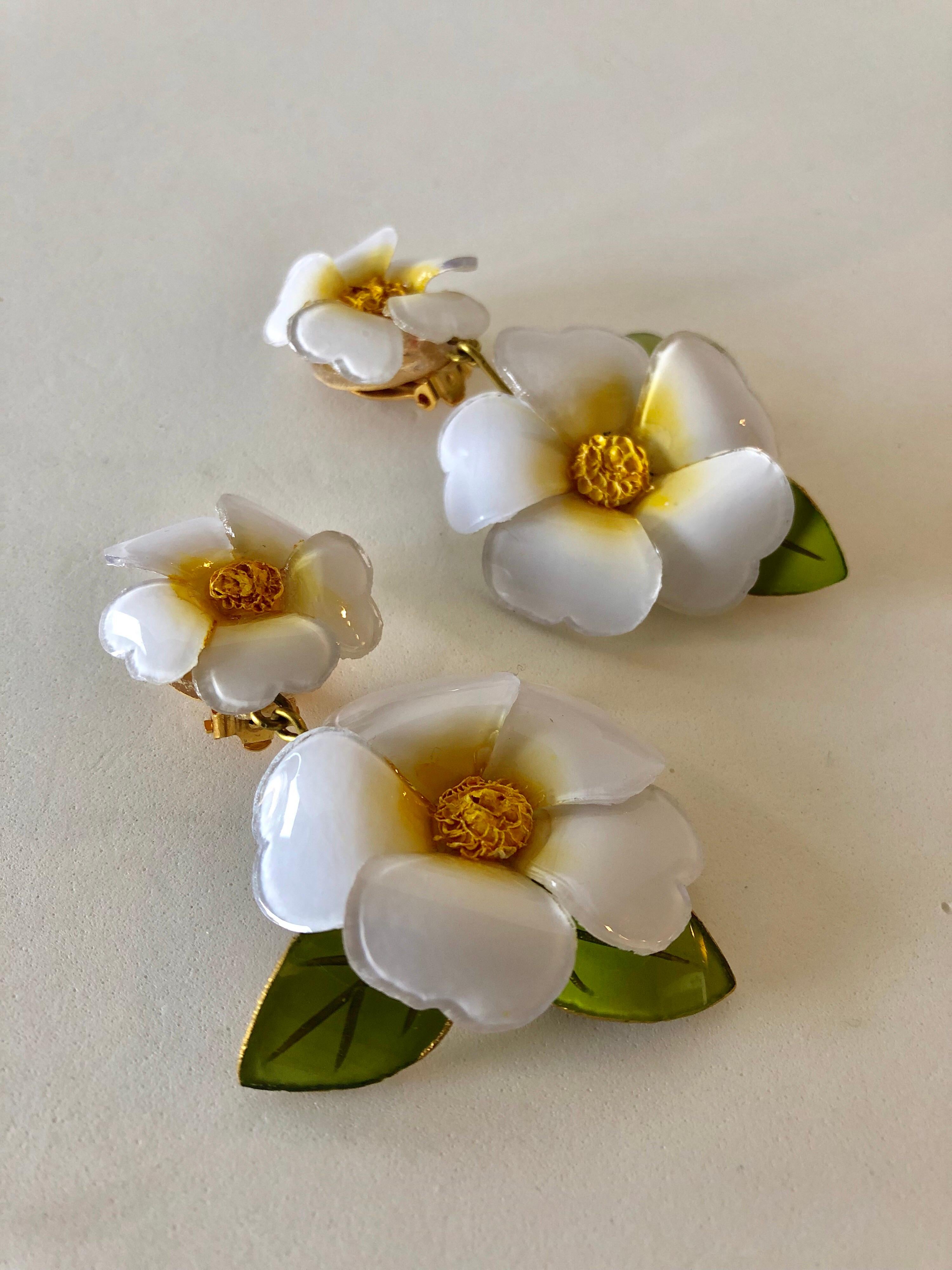 Contemporary Artisan White Daisy Flower Statement Earrings  4
