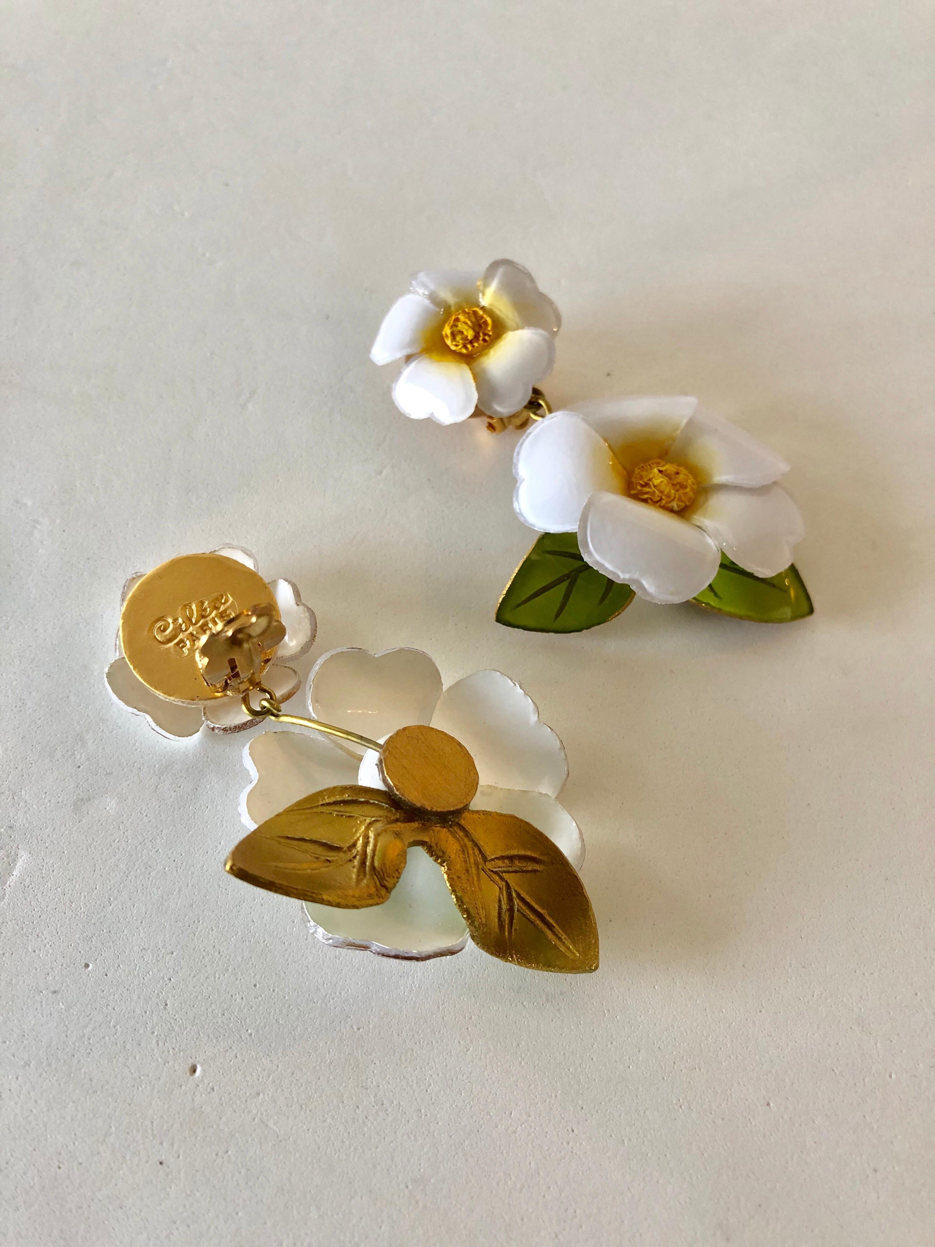 Contemporary Artisan White Daisy Flower Statement Earrings  5