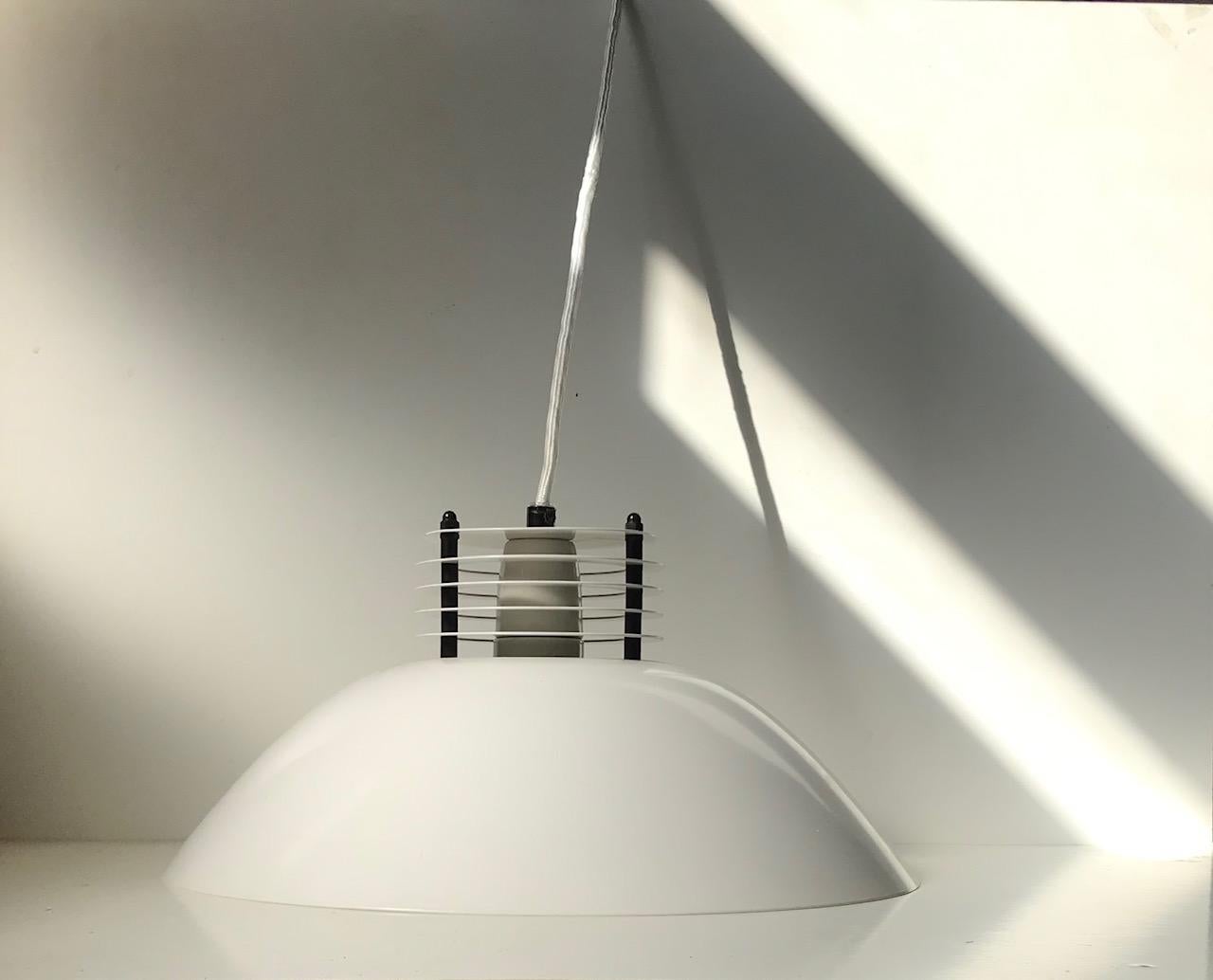Mid-Century moderno Lampada a sospensione 'Lanterna Danica' bianca danese di Jørgen Buchwald, anni '70 in vendita