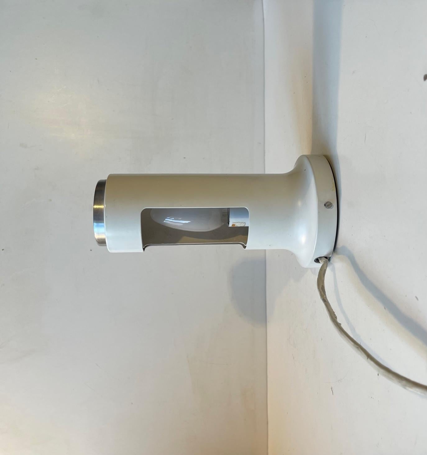 White Danish Minimalist Wall Sconce by Peter Avondoglio for Fog & Mørup, 1970s In Good Condition For Sale In Esbjerg, DK