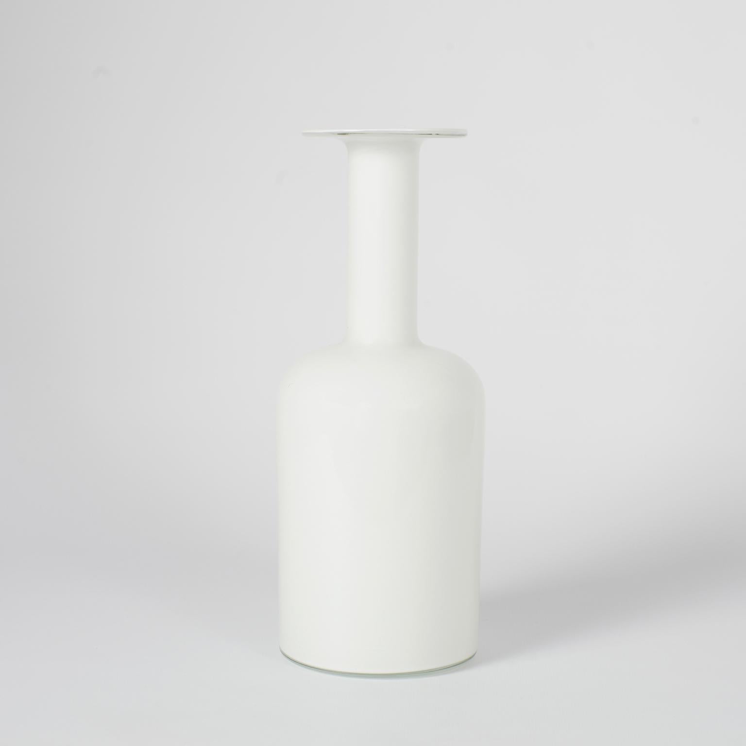 Scandinavian modern white colored glass vases,
Designed by Otto Brauer for Holmegaard Denmark, 1960s.
Measure: height 24.5 cm
