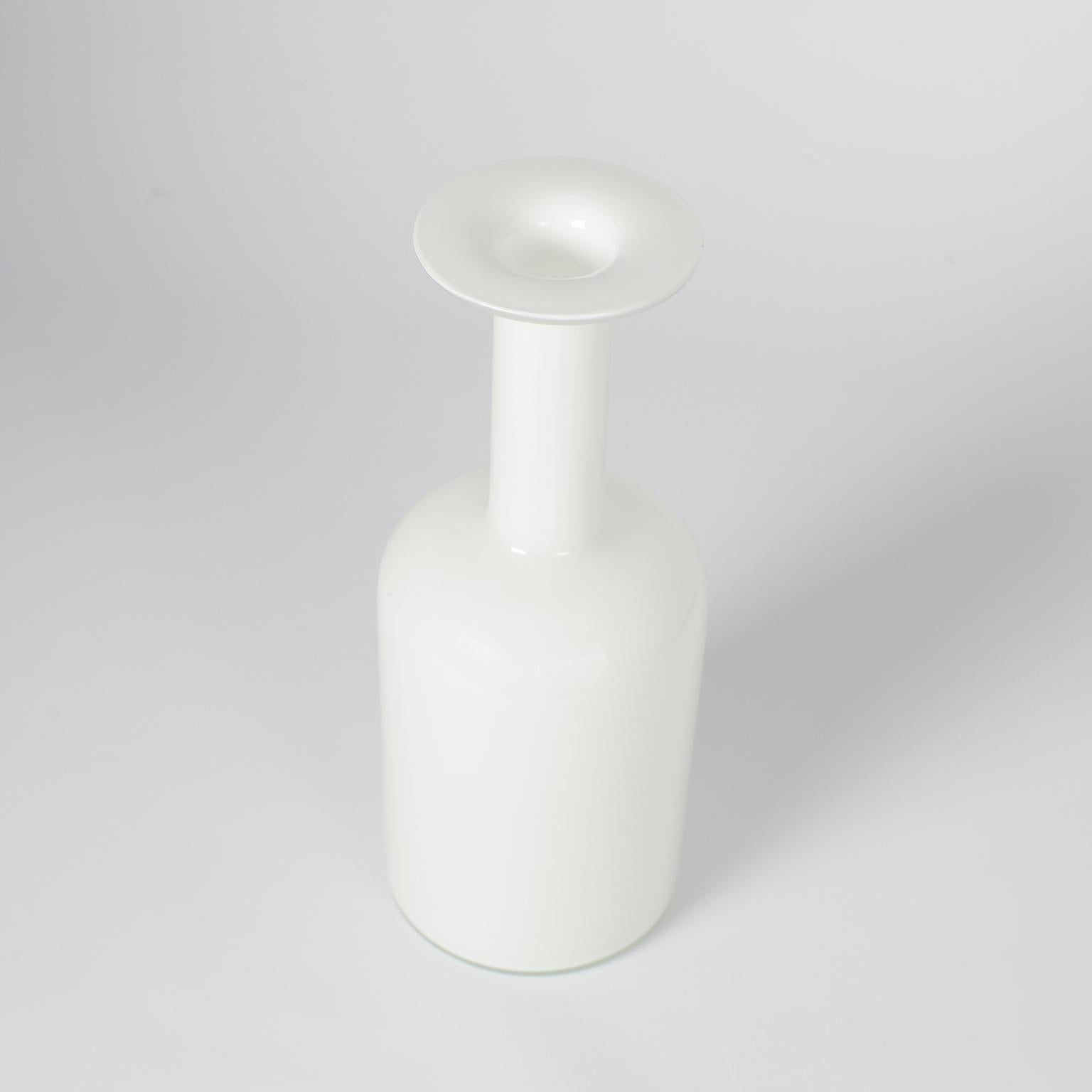 Mid-Century Modern Vase danois blanc par Otto Brauer pour Holmegaard, Danemark, années 1960 en vente