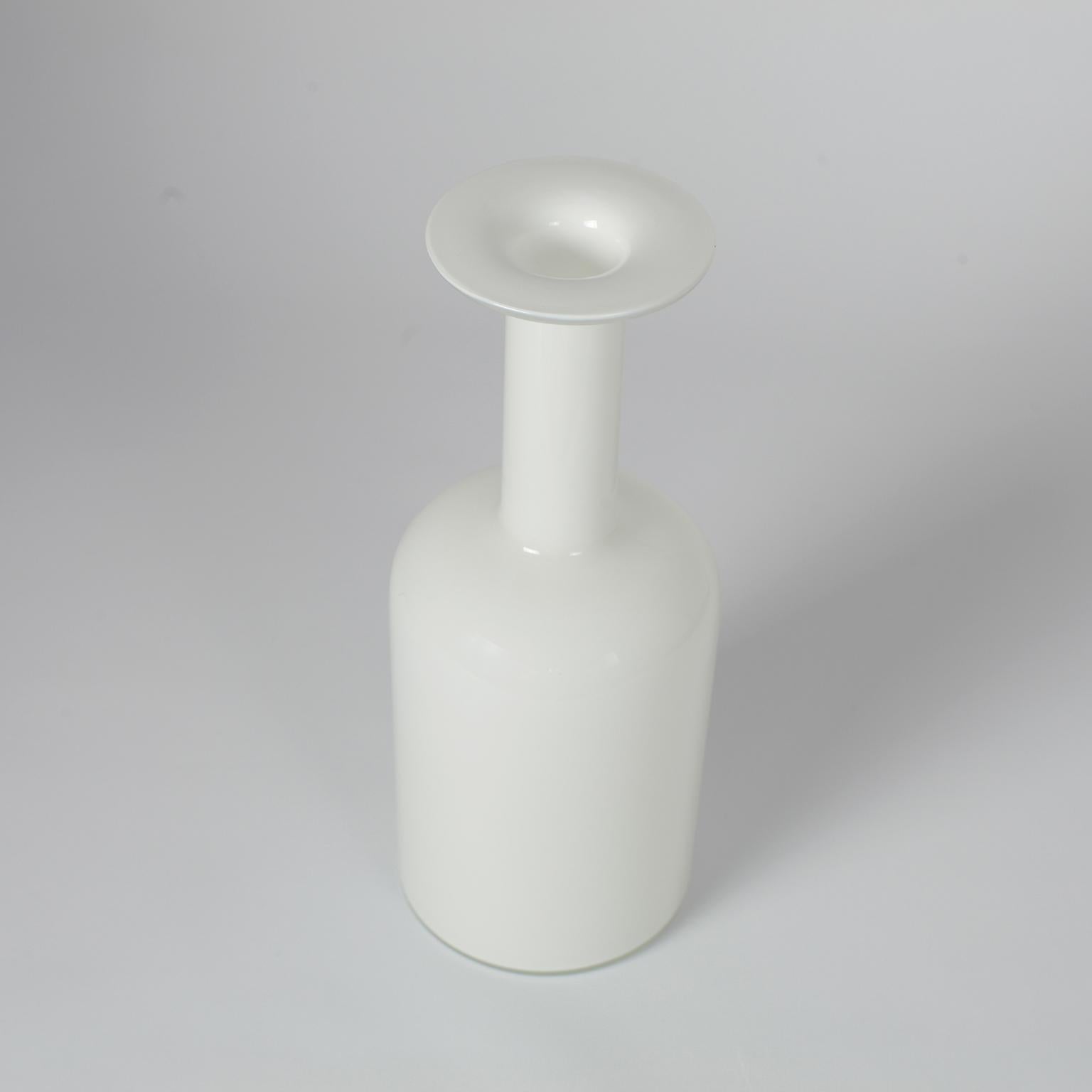 Mid-Century Modern White Danish Vase by Otto Brauer for Holmegaard, Denmark, 1960s For Sale