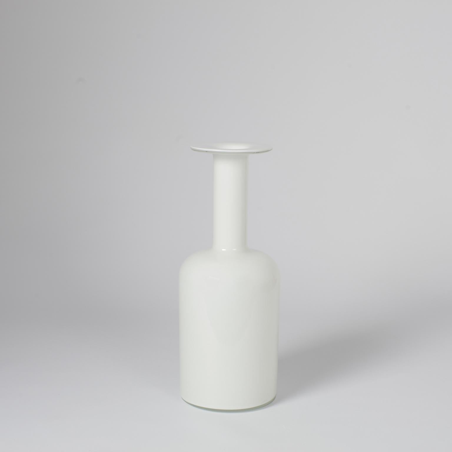 Milieu du XXe siècle Vase danois blanc par Otto Brauer pour Holmegaard, Danemark, années 1960 en vente