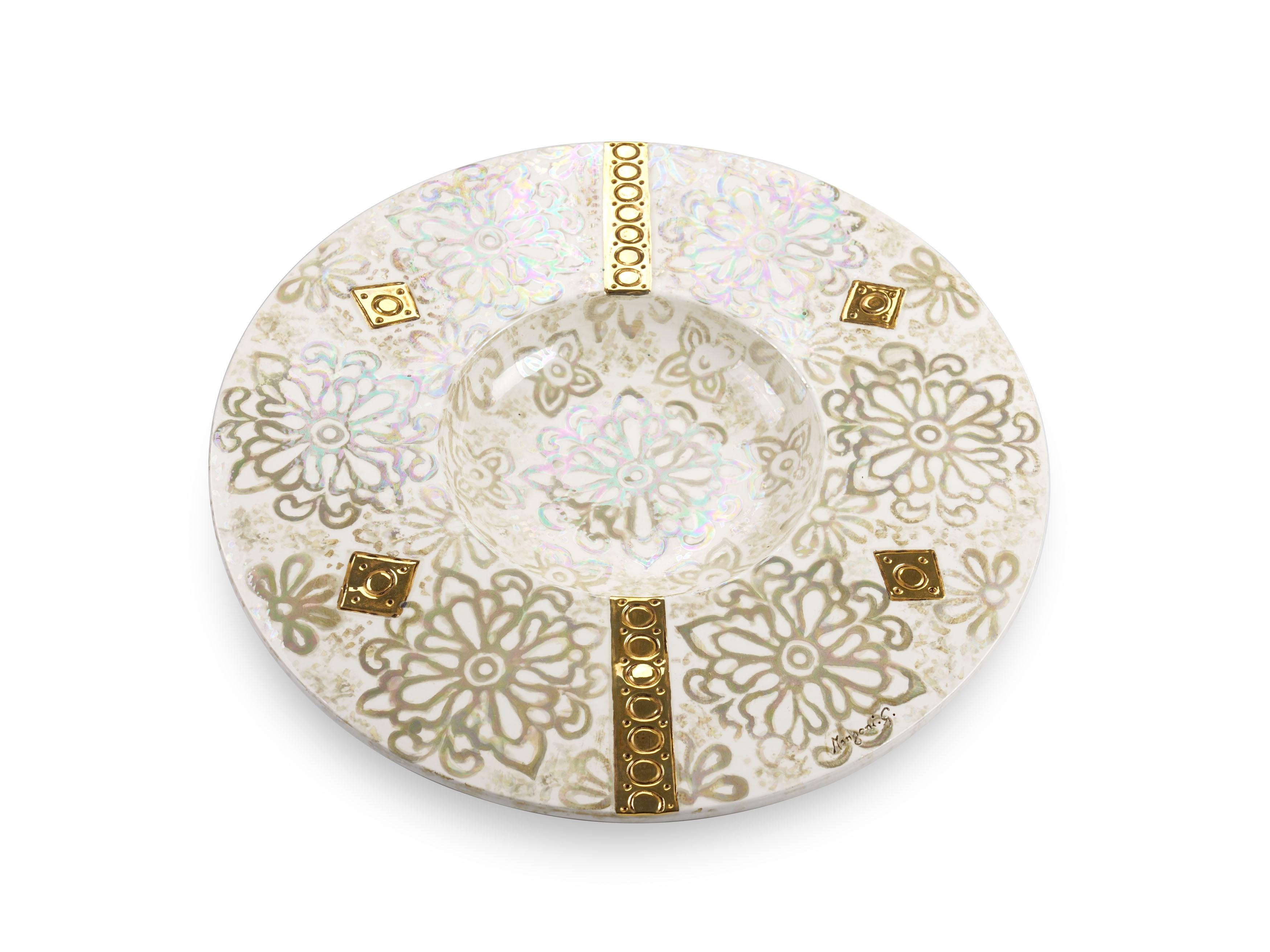 White Decorative Centerpiece Plate Floral Motif, Mother of Pearl, Luster Gold In New Condition For Sale In Recanati, IT