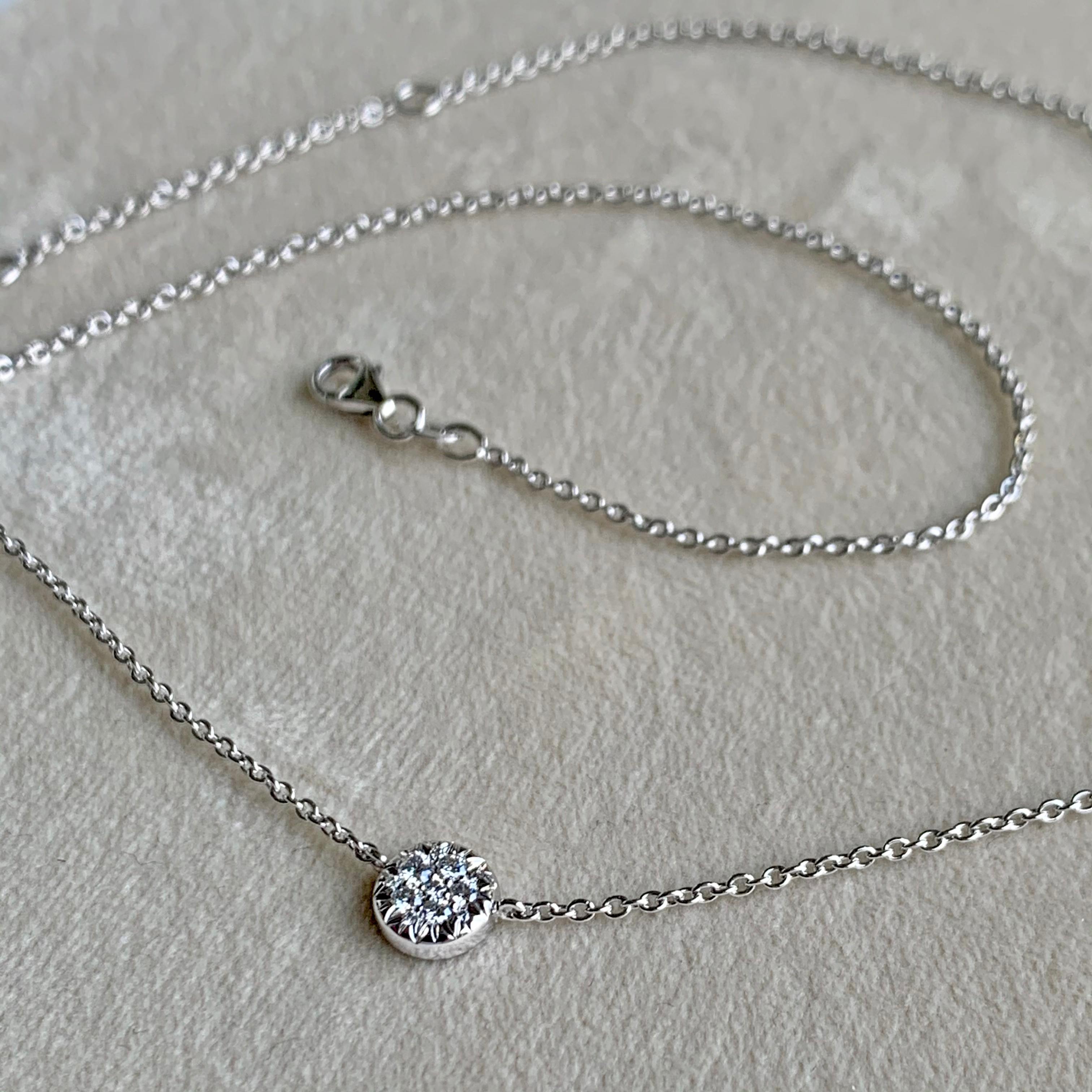 Artist White DEGVVS Brilliant-Cut Diamond Pendant with Necklace For Sale