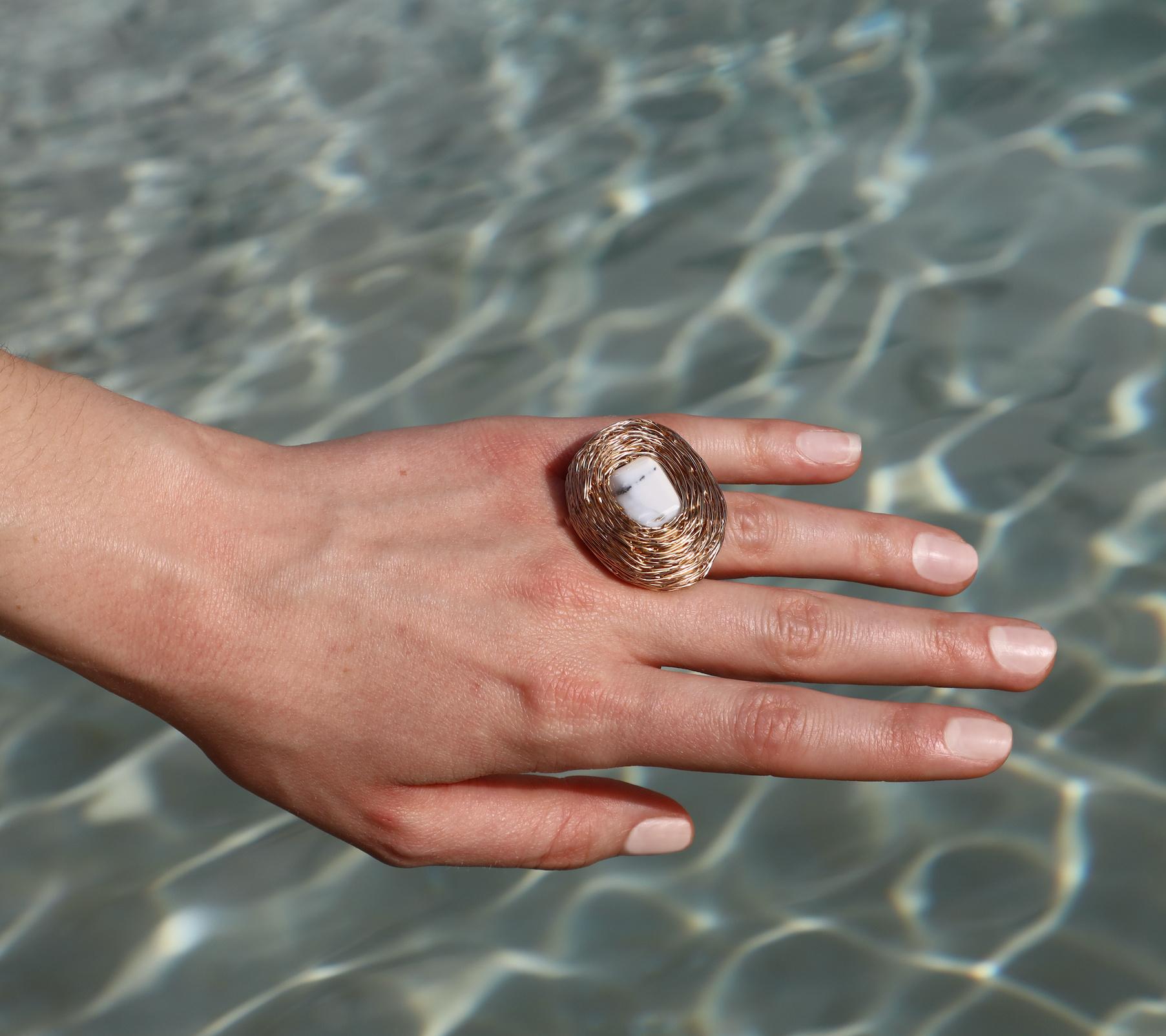 White Dendrite in 14 Kt Gold F Cocktail & Statement Ring by the Artist For Sale 4