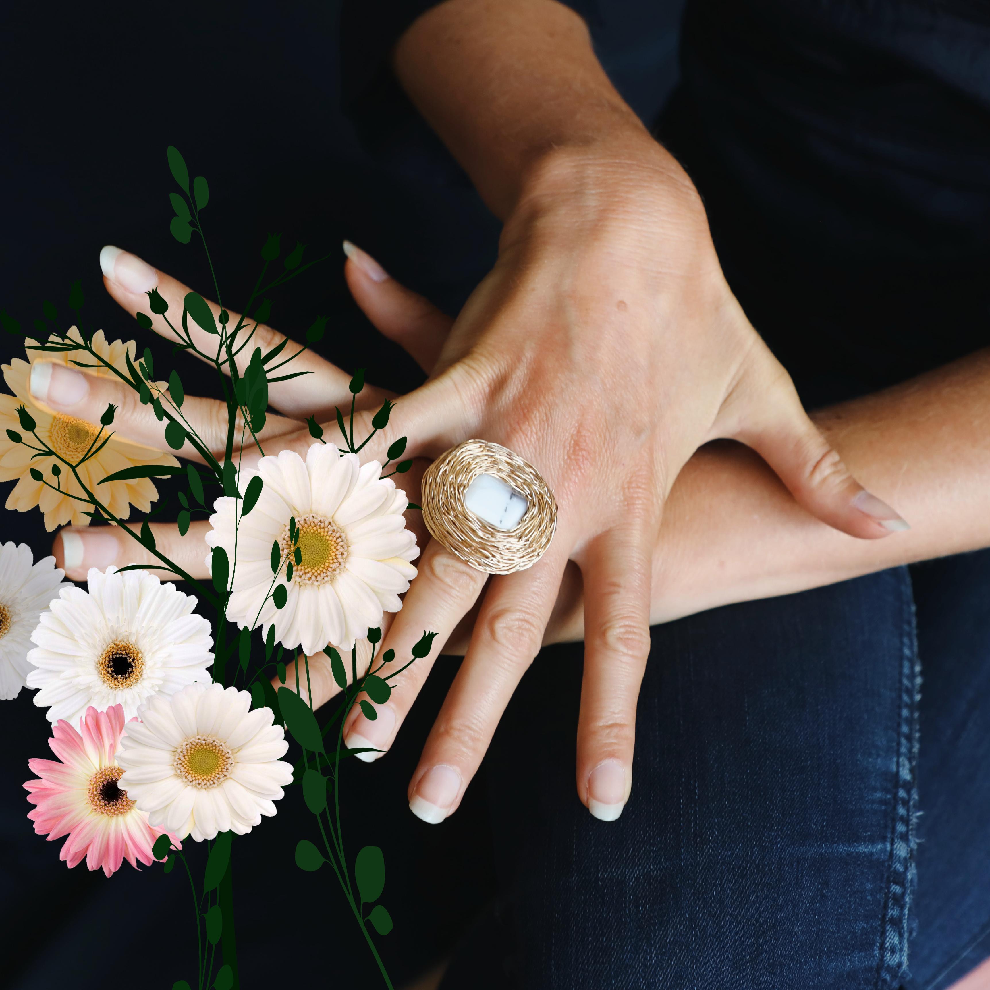 White Dendrite in 14 Kt Gold F Cocktail & Statement Ring by the Artist For Sale 6