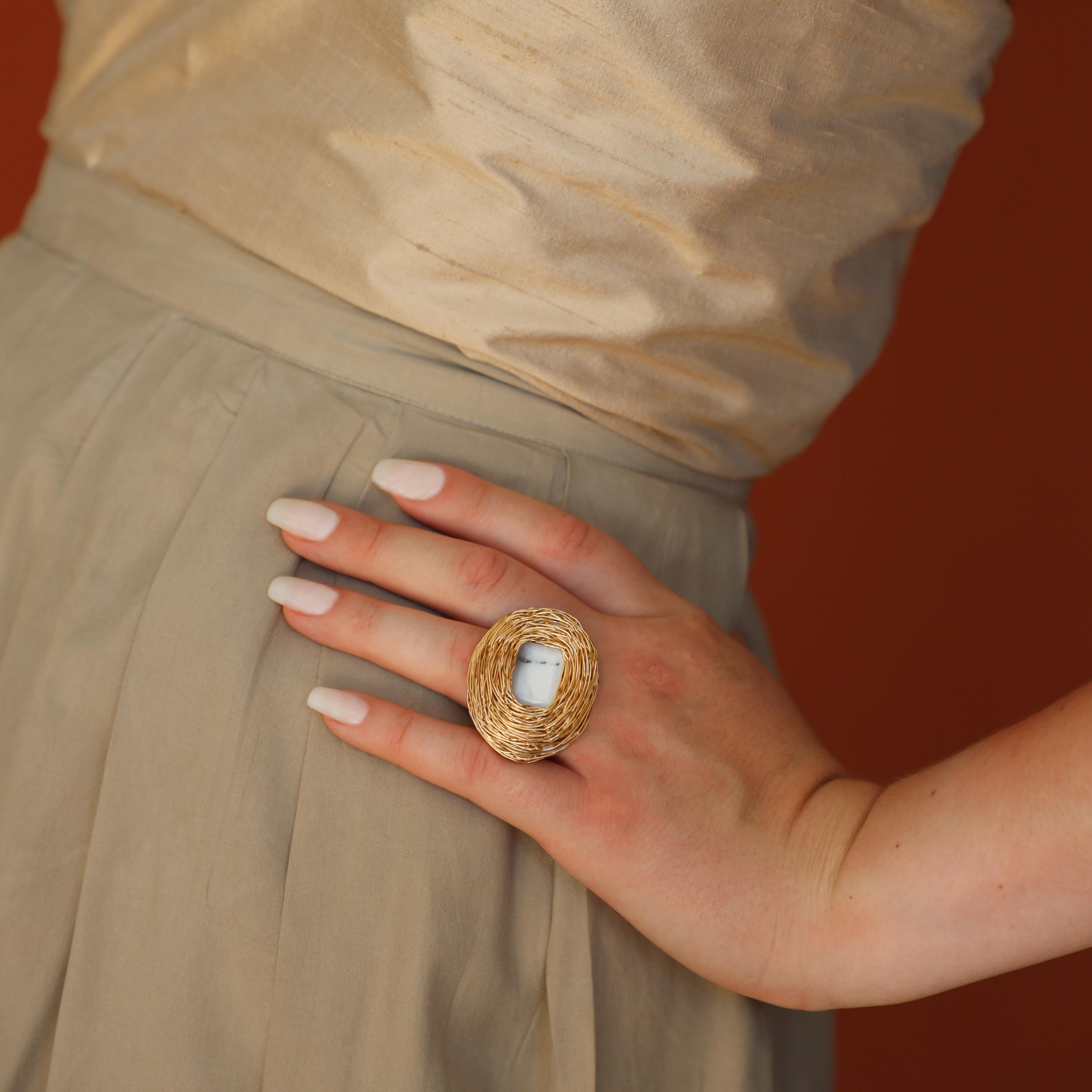Anello con dendrite bianca in oro 14 Kt F Cocktail & Statement Ring dell'artista in vendita 10