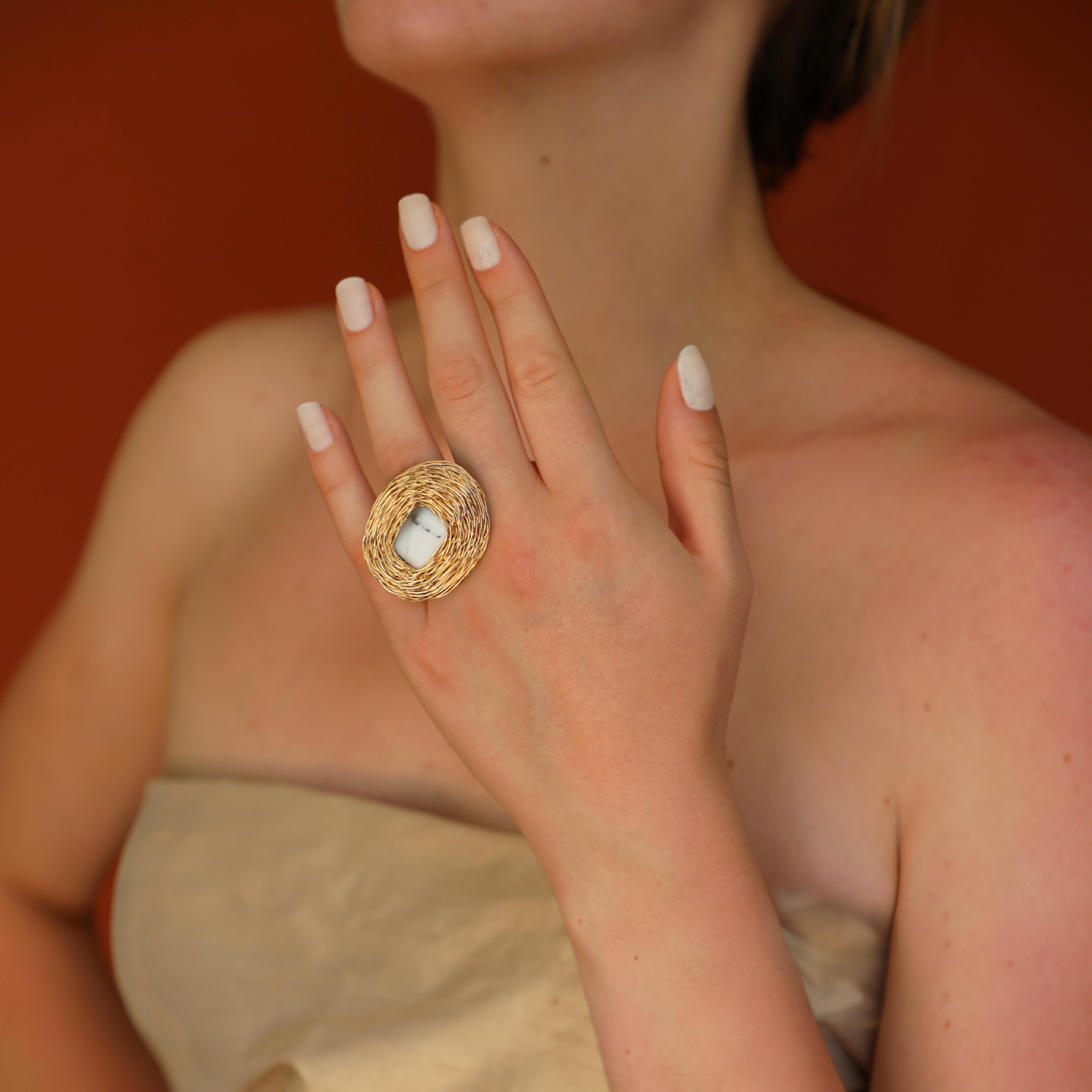 White Dendrite in 14 Kt Gold F Cocktail & Statement Ring by the Artist For Sale 3