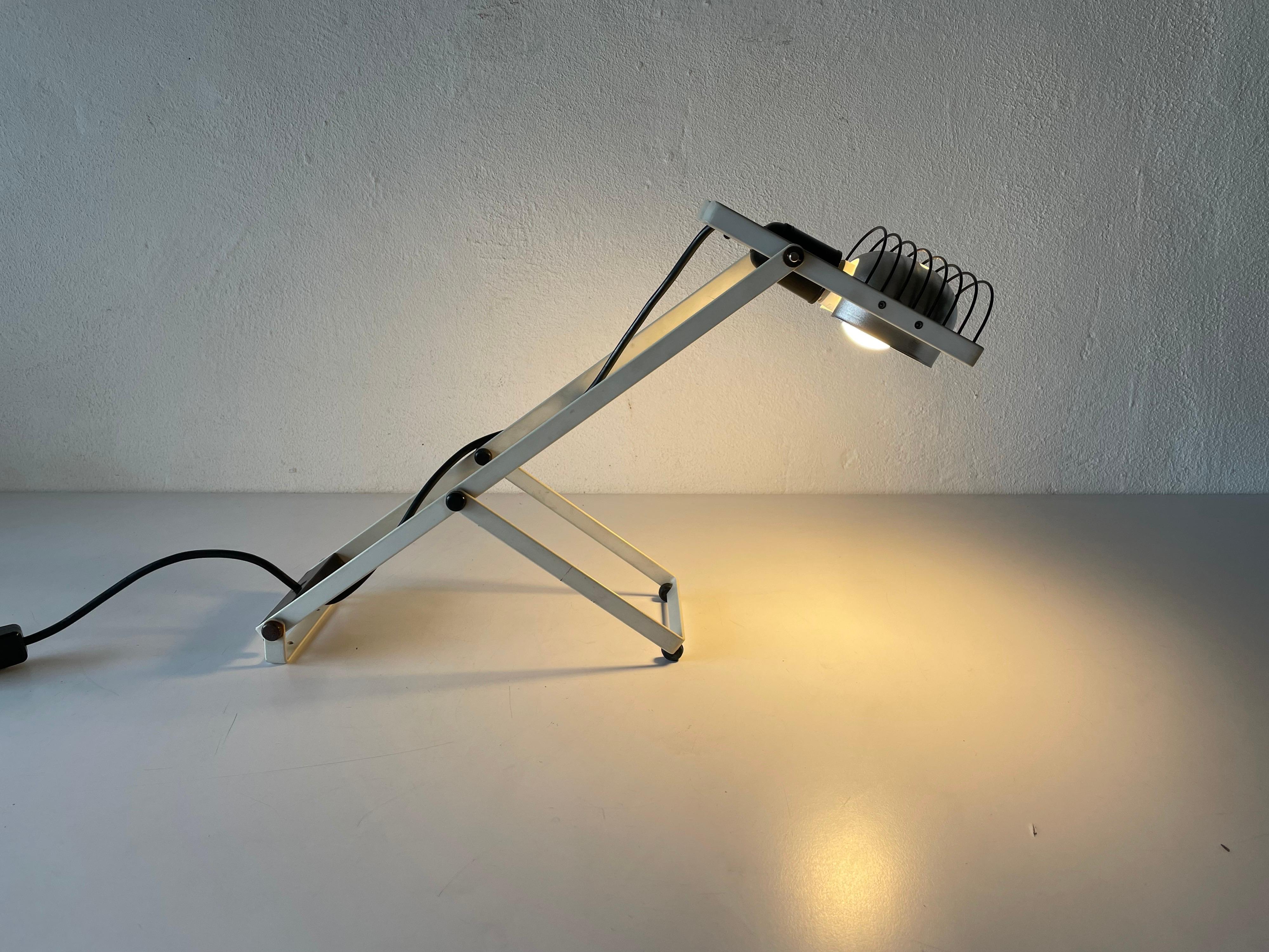 White Desk Lamp by Ernesto Gismondi for Artemide, 1970s, Italy For Sale 5