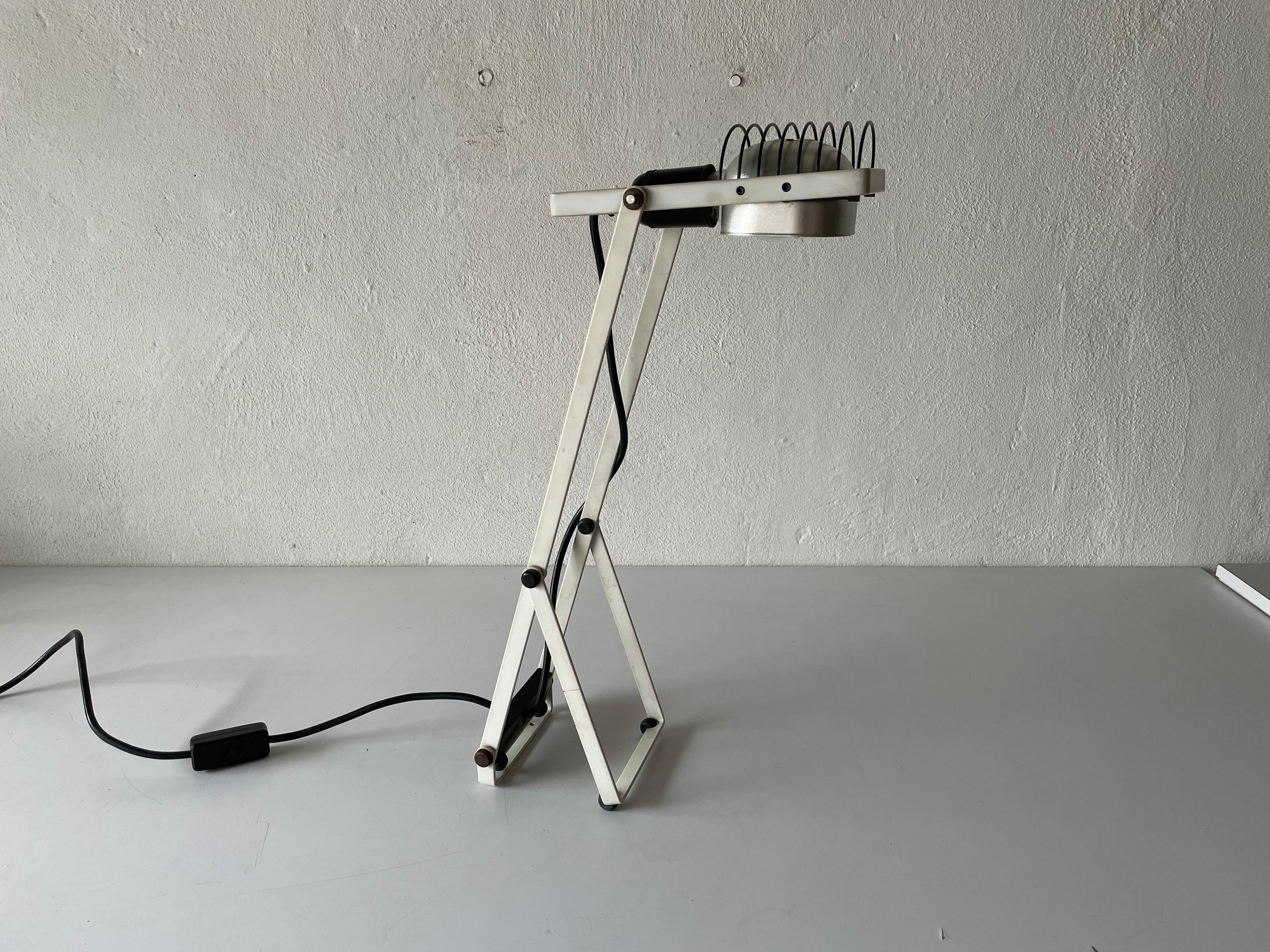 Weiße weiße Schreibtischlampe von Ernesto Gismondi für Artemide, 1970er Jahre, Italien (Metall) im Angebot