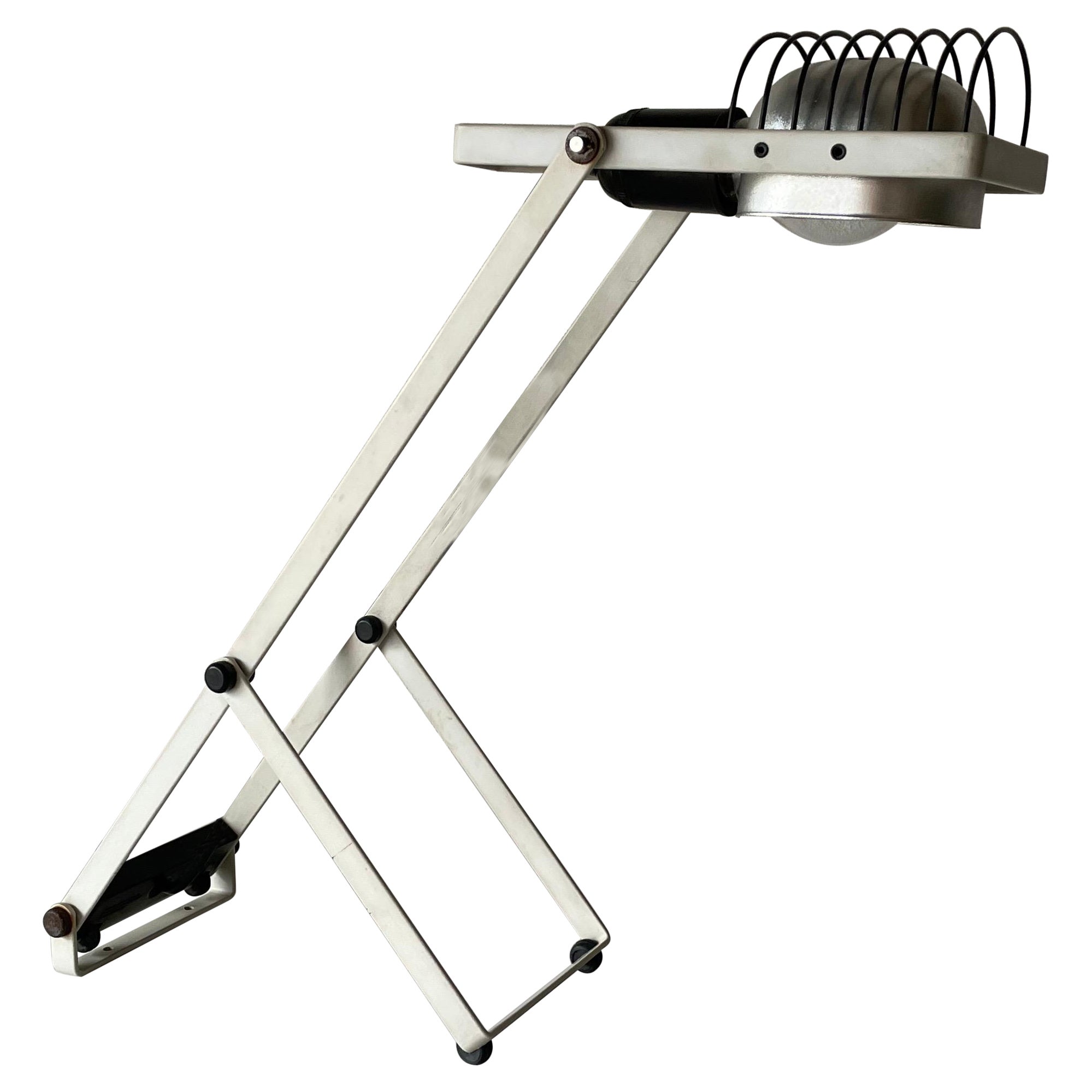 Weiße Schreibtischlampe in Weiß von Ernesto Gismondi für Artemide, 1970er Jahre, Italien im Angebot
