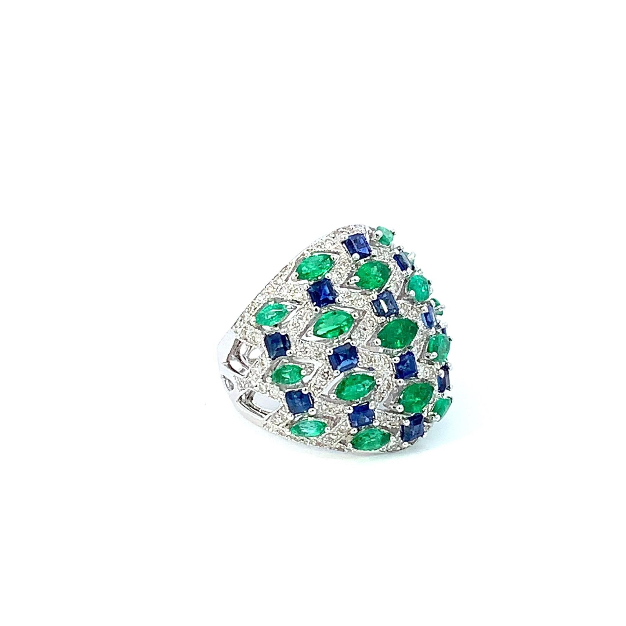 Modern White Diamond 1.4 Carat, Emerald, & Sapphire 2.80 Carats in 18K Gold RING For Sale