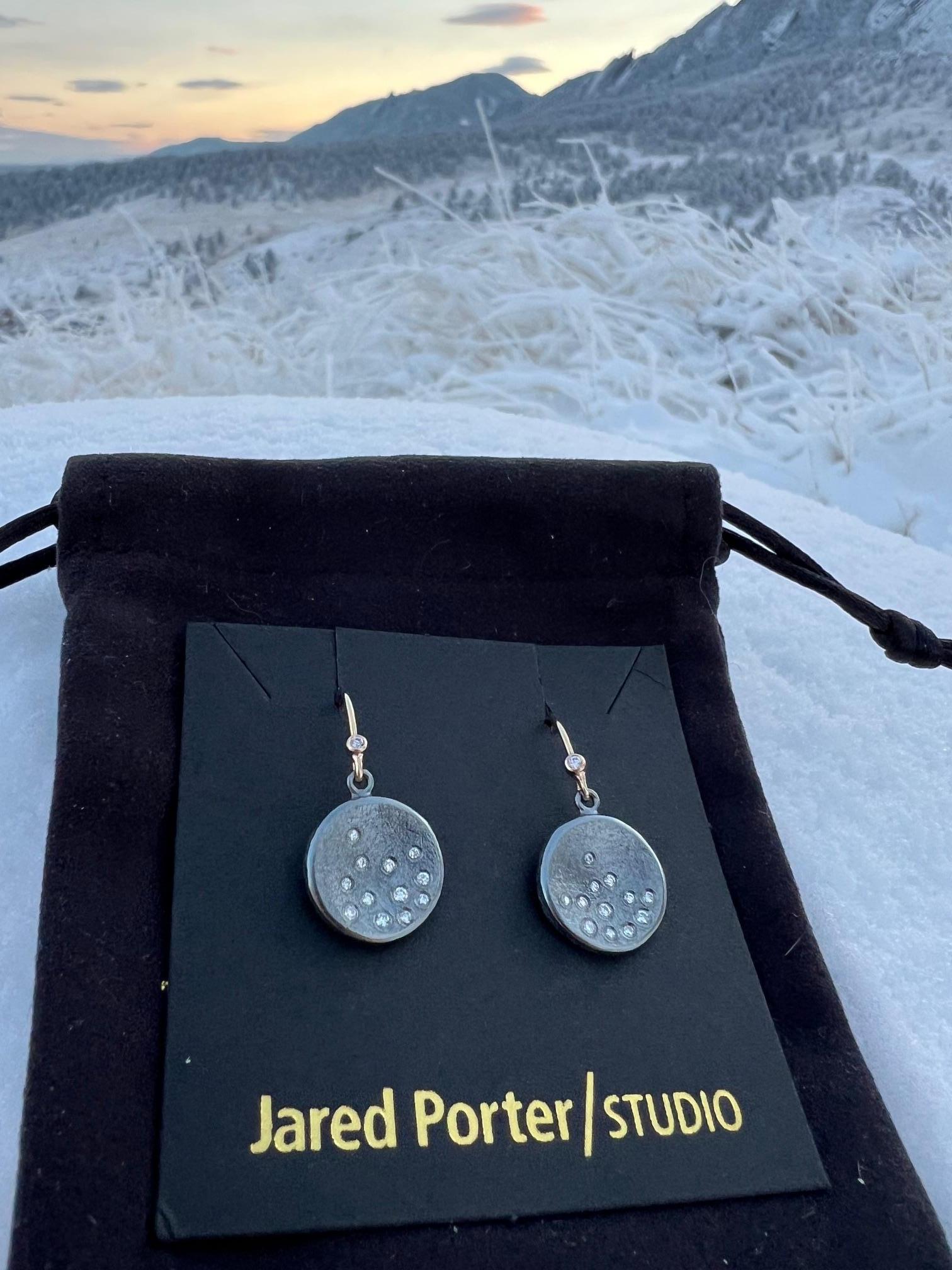 Schneefall-Ohrringe aus 14 Karat Gold und Silber mit weißen Diamanten (Zeitgenössisch) im Angebot