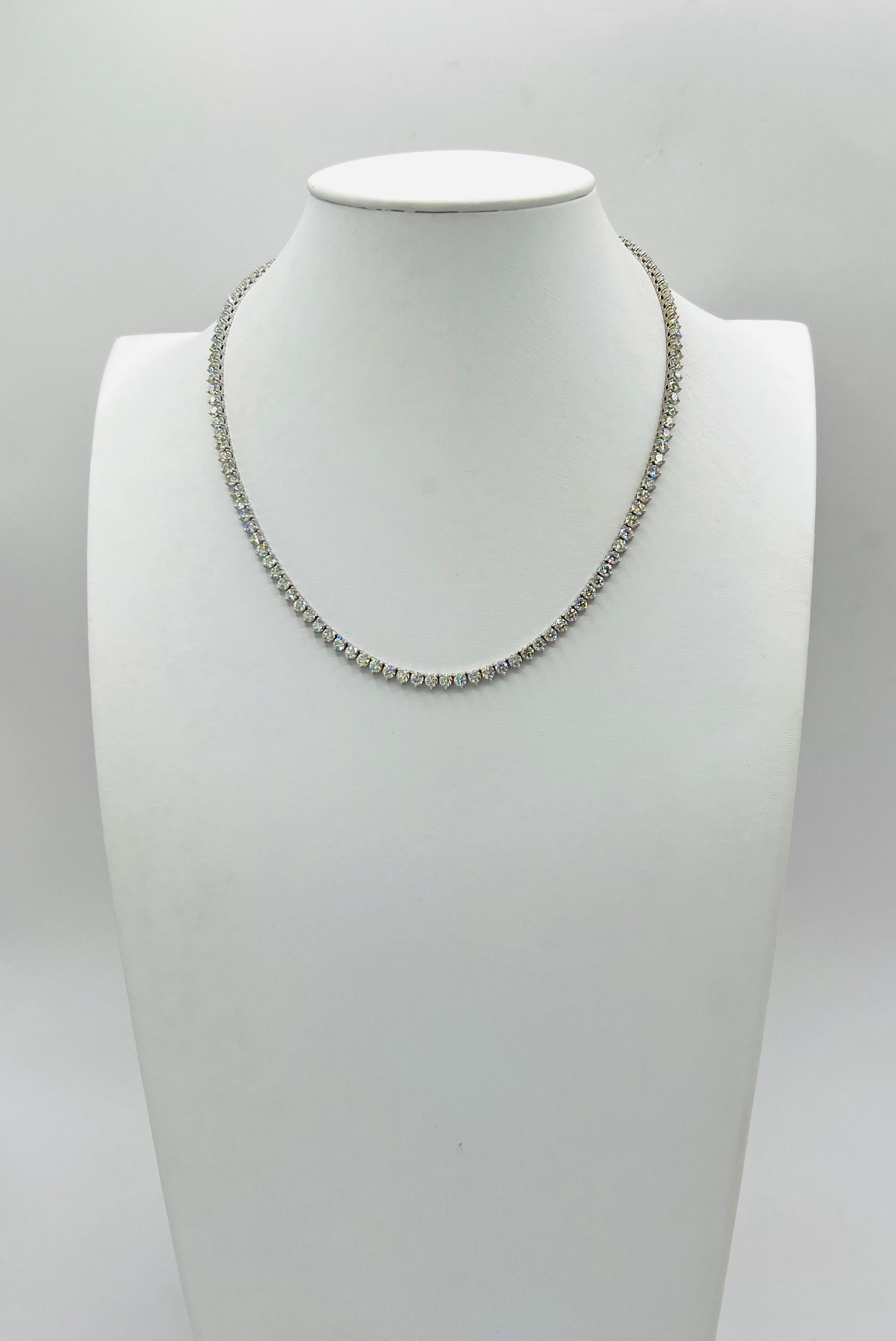 Tennis-Halskette aus 14 Karat Weißgold mit weißen Diamanten und 3 Zacken im Zustand „Neu“ im Angebot in Los Angeles, CA